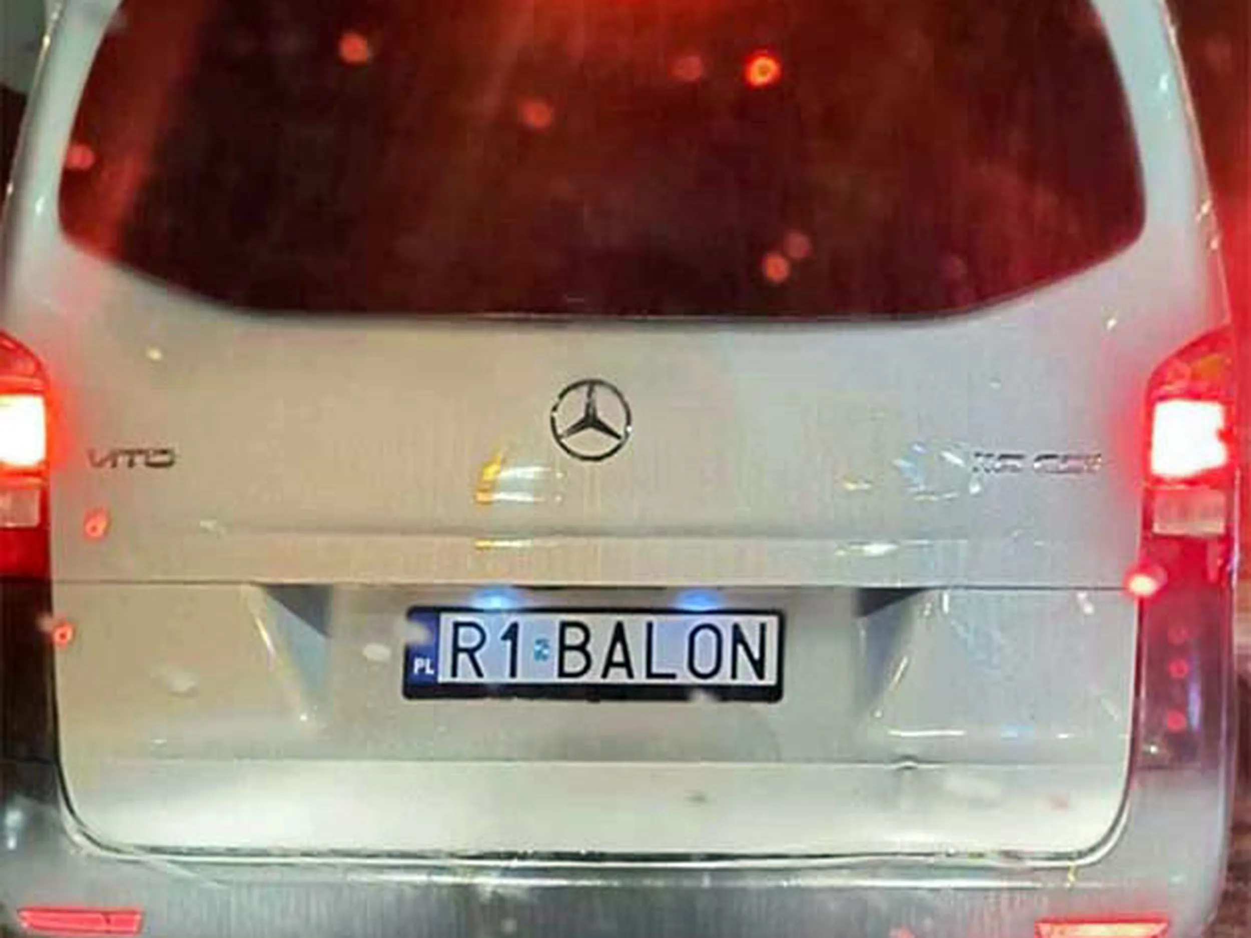 Fajny numer, blacha R1 BALON