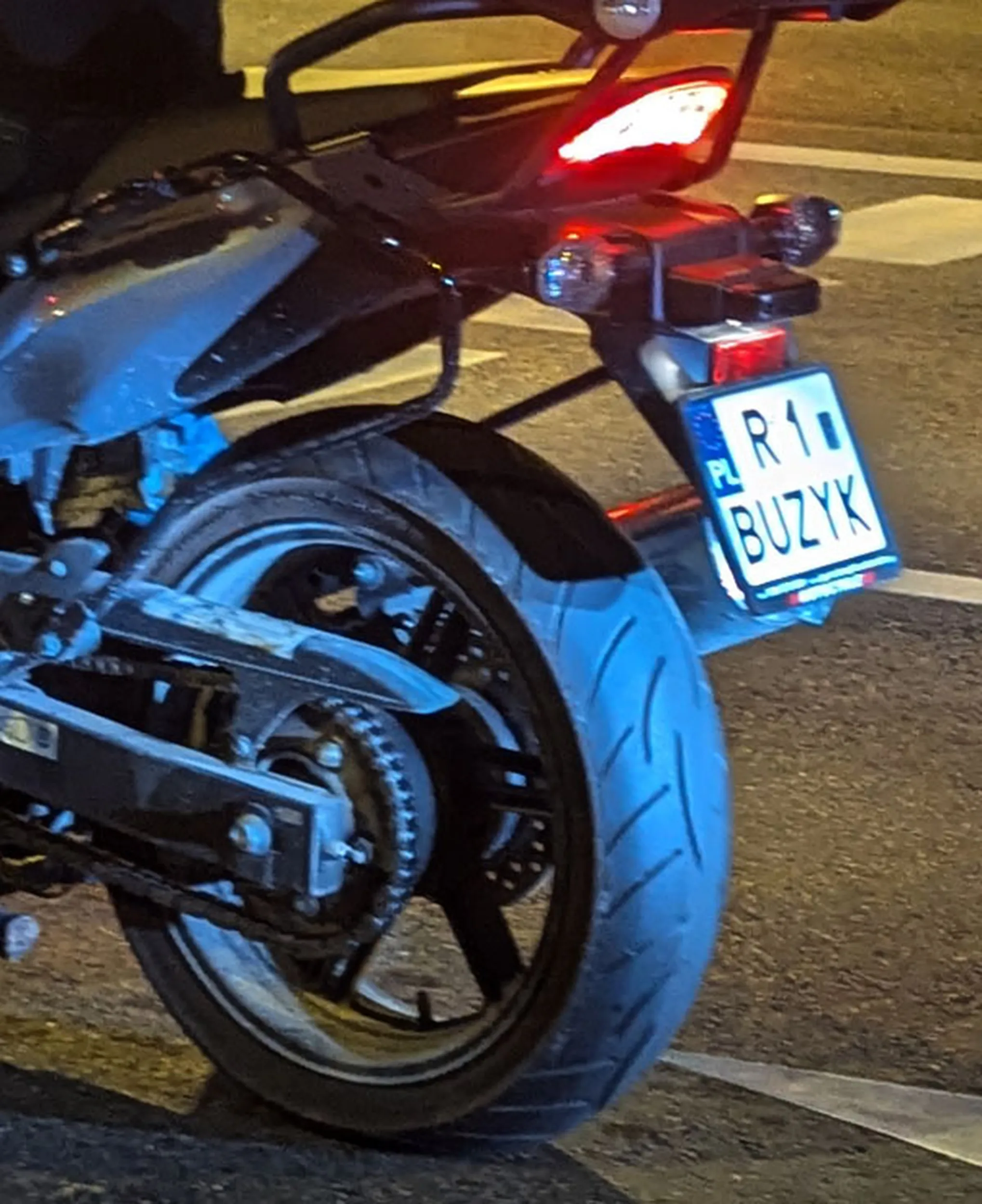 Fajny numer, blacha R1 BUZYK