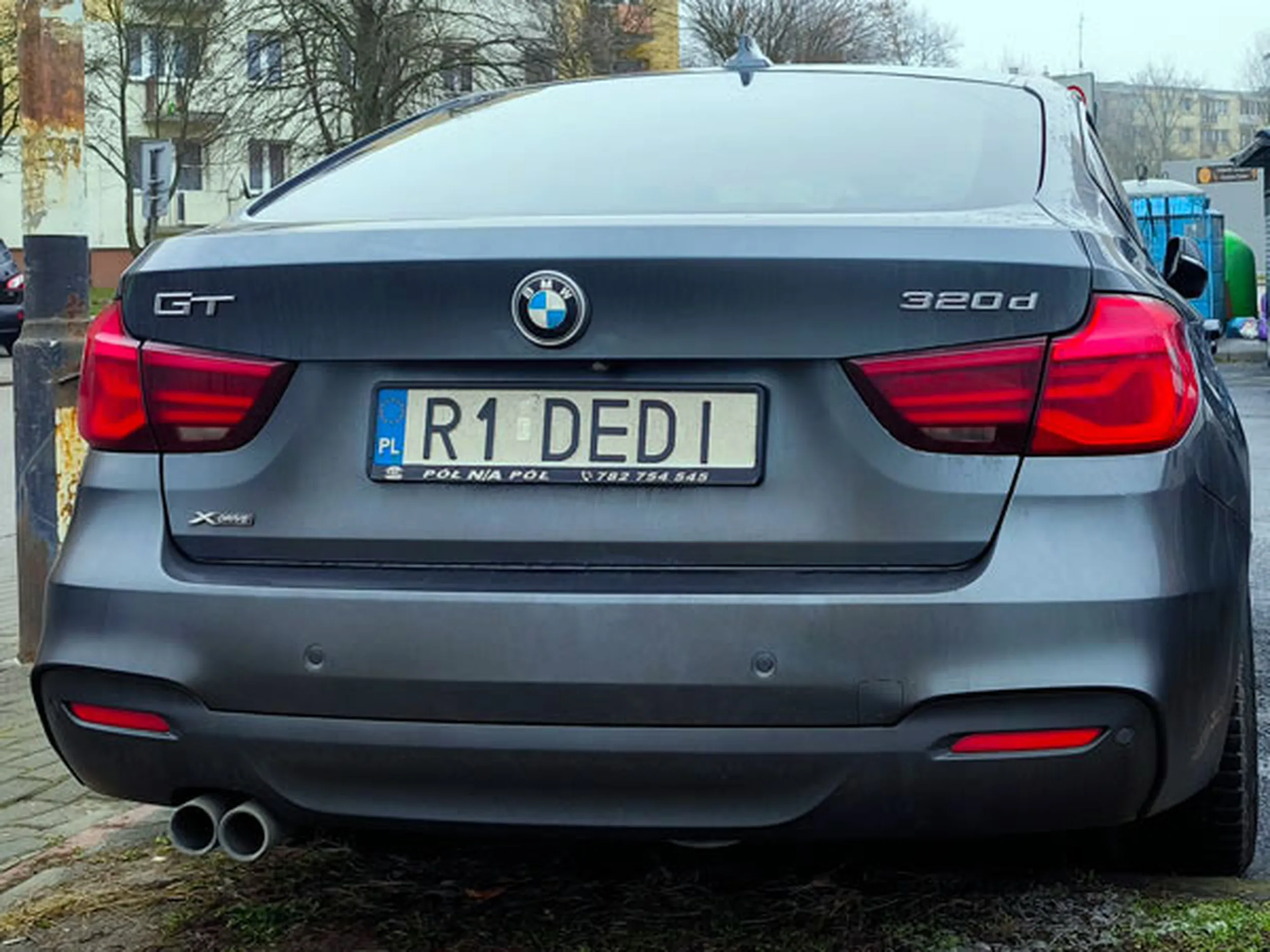 Fajny numer, blacha R1 DEDI