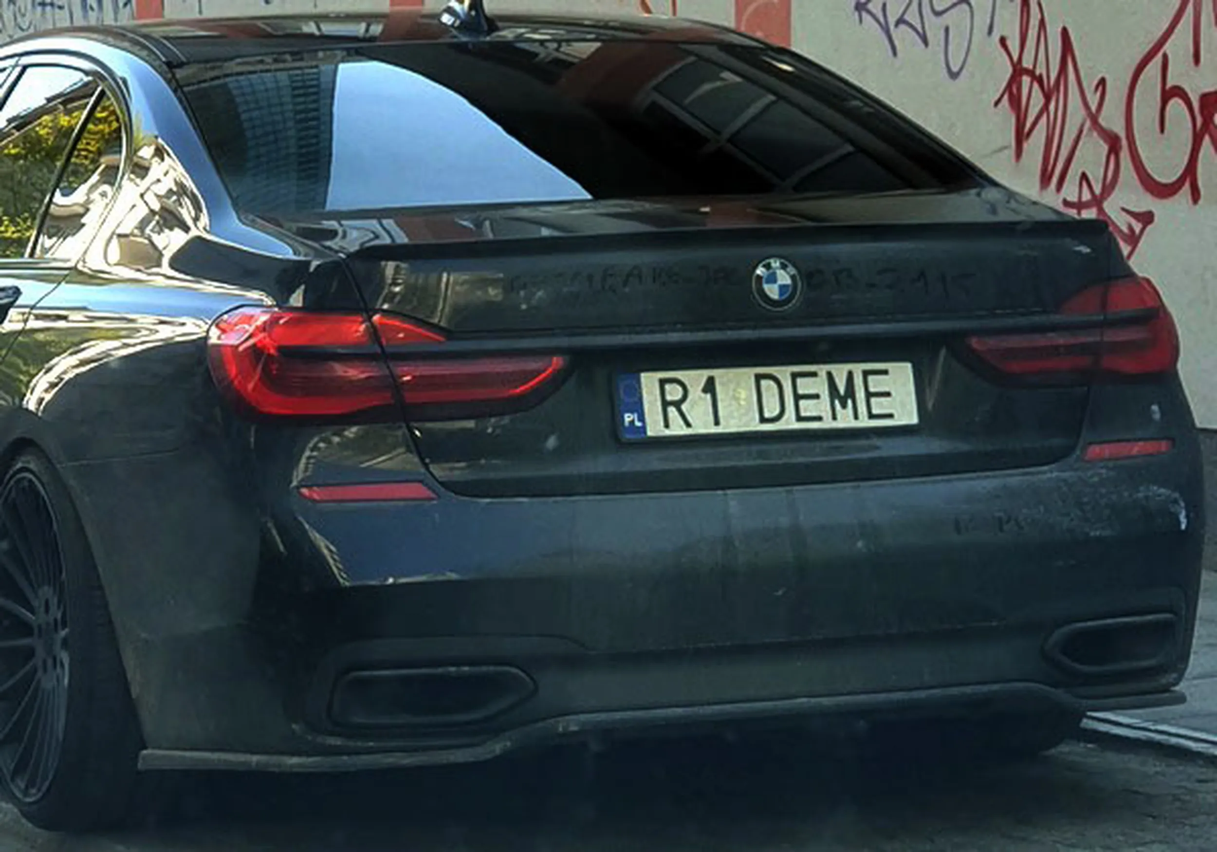 Fajny numer, blacha R1 DEME