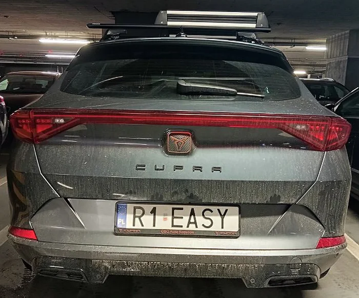 Fajny numer, blacha R1 EASY