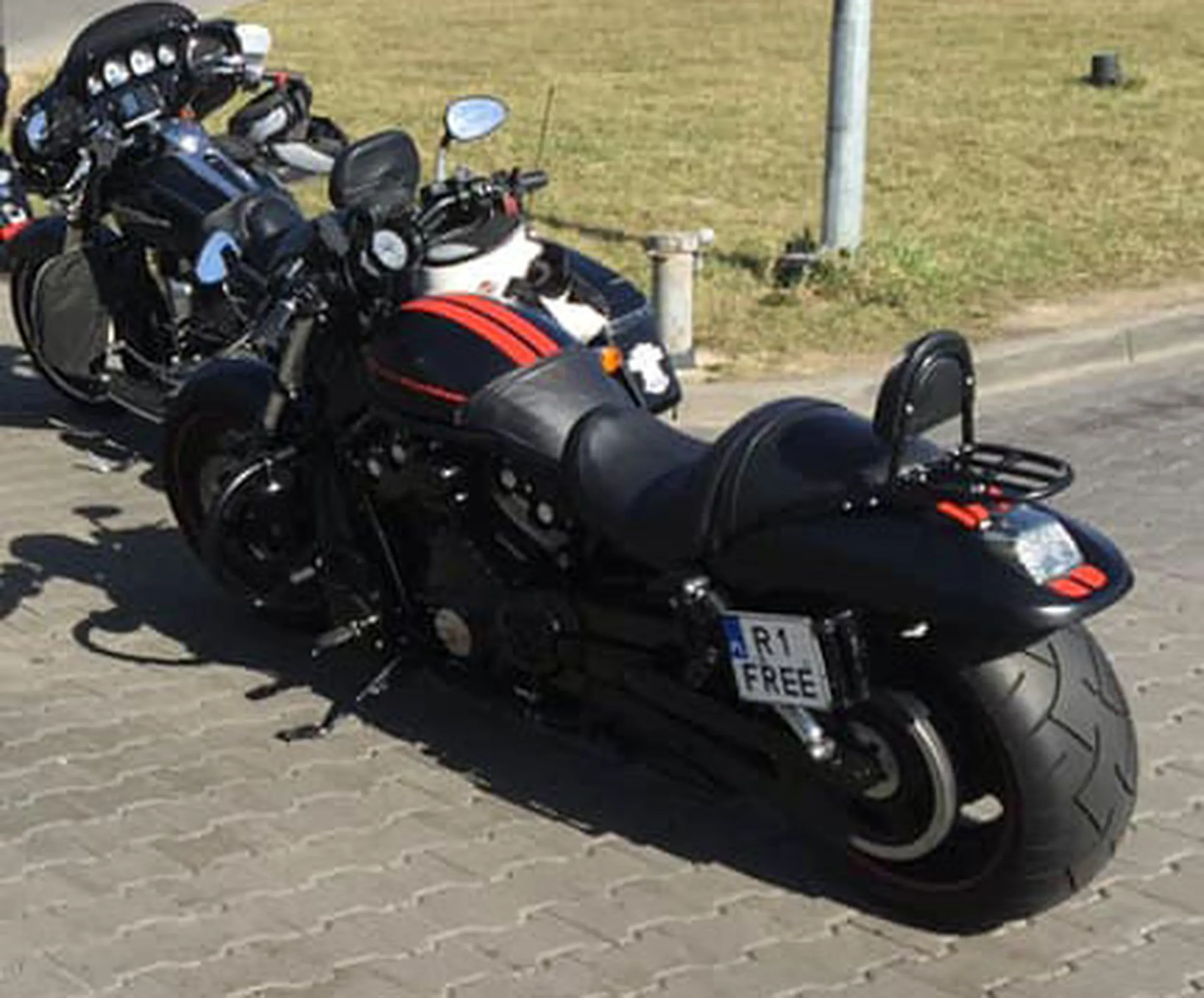 Fajny numer, blacha R1 FREE