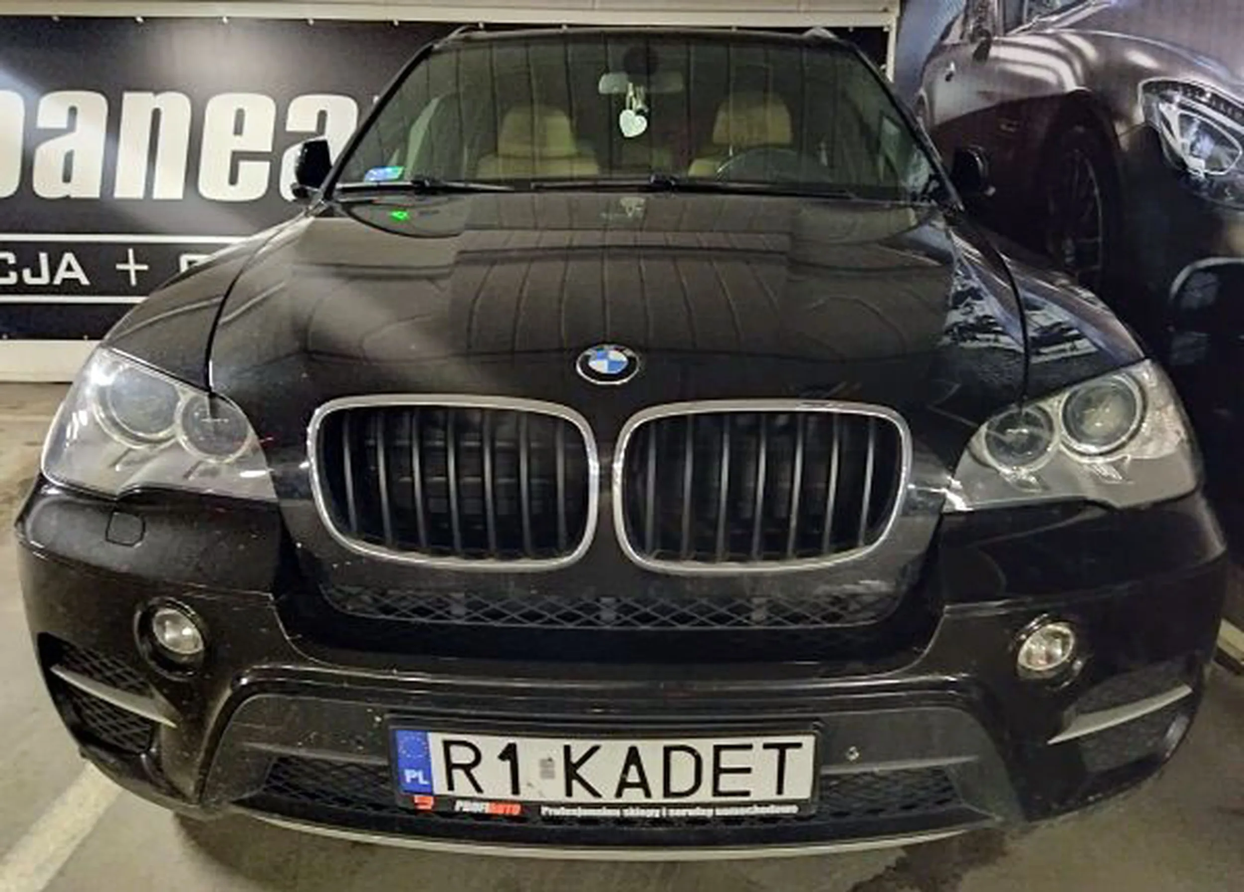 Fajny numer, blacha R1 KADET