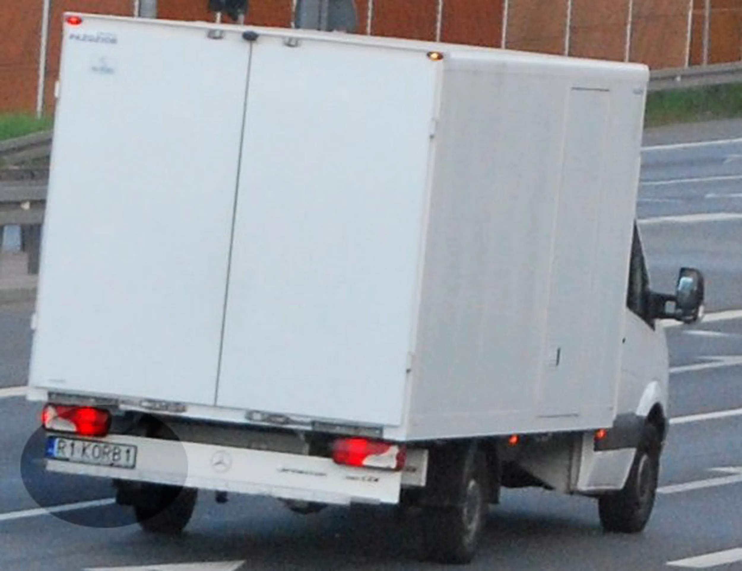 Fajny numer, blacha R1 KORB1