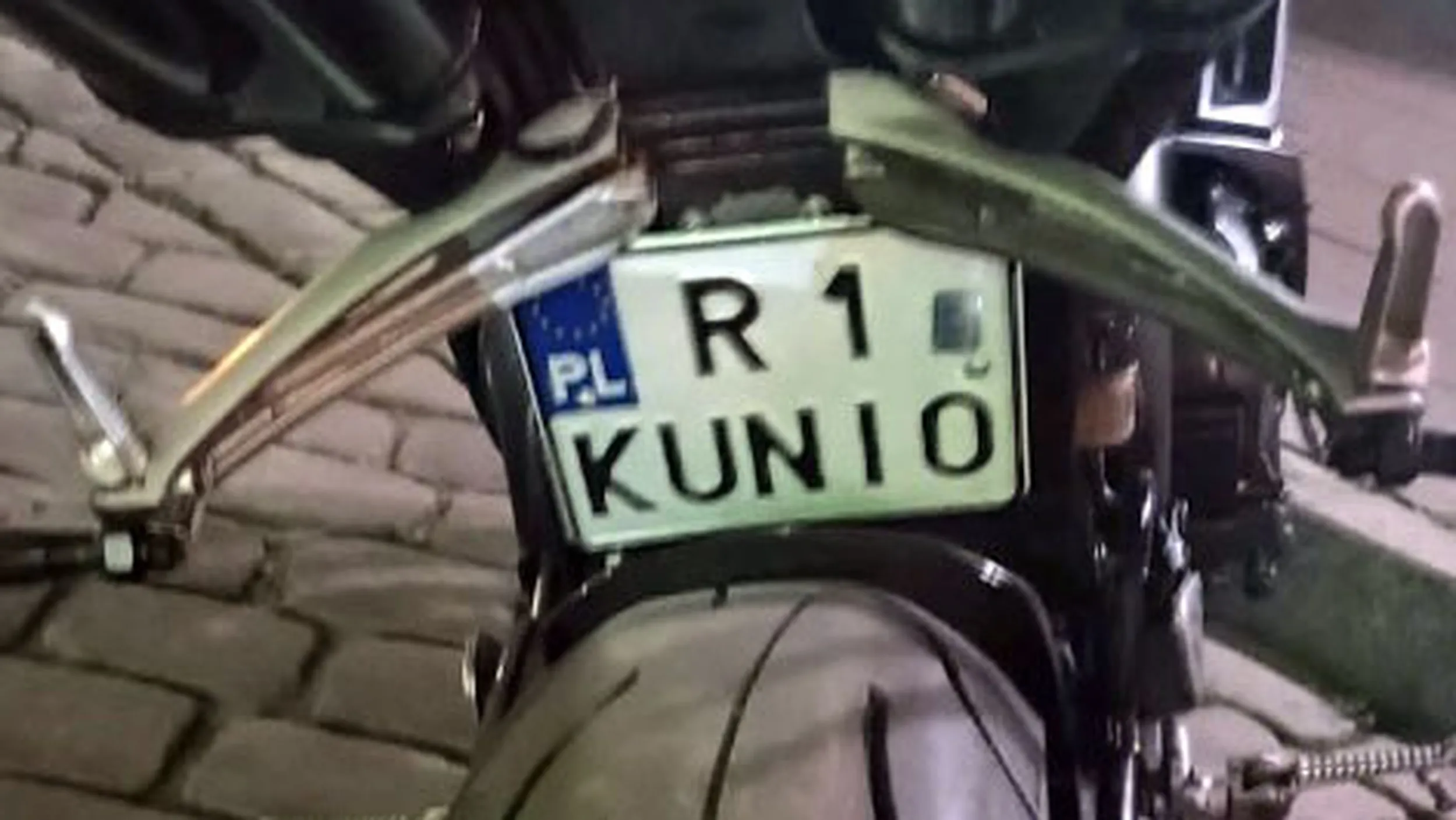 Fajny numer, blacha R1 KUNIO