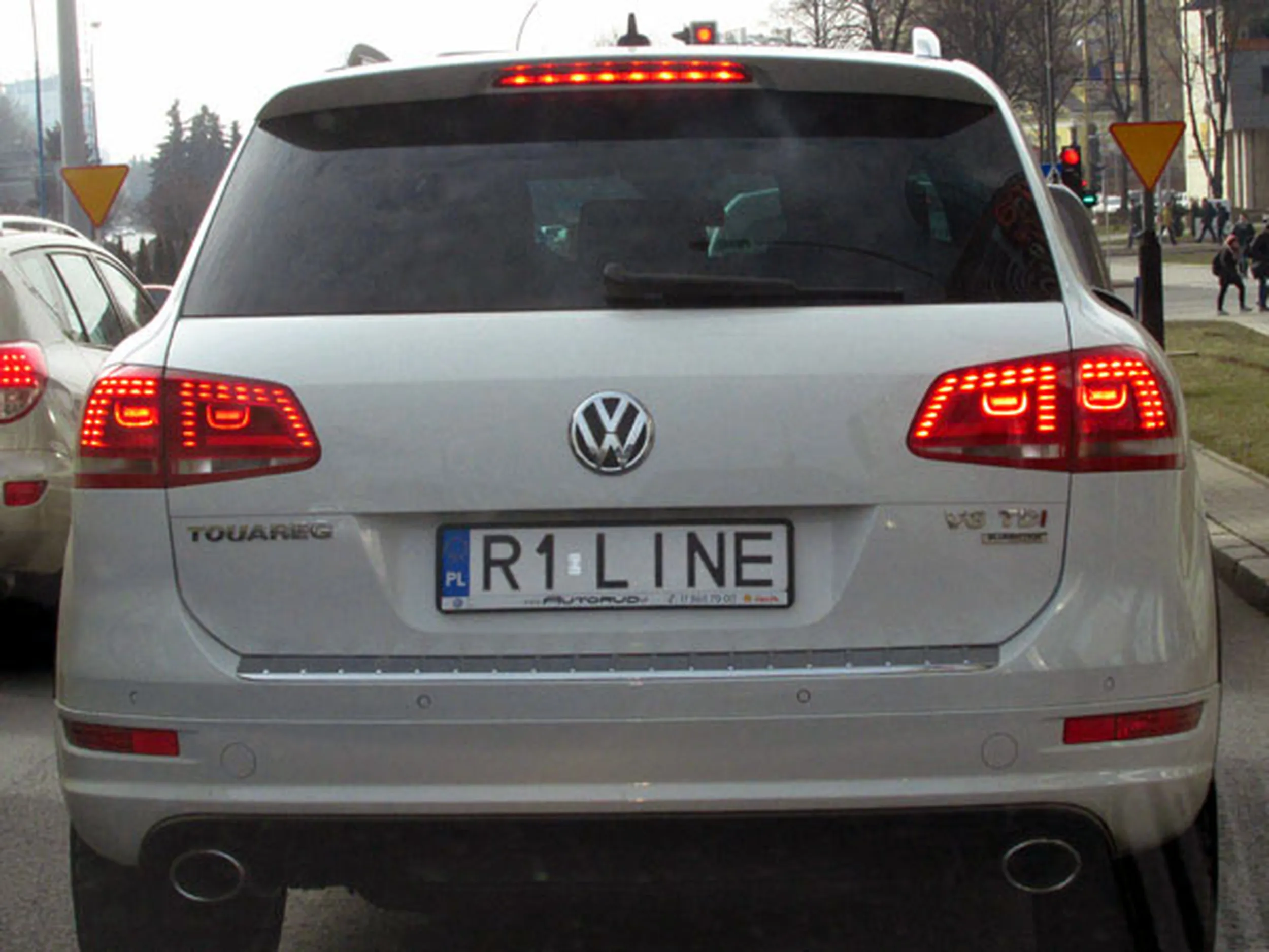 Fajny numer, blacha R1 LINE