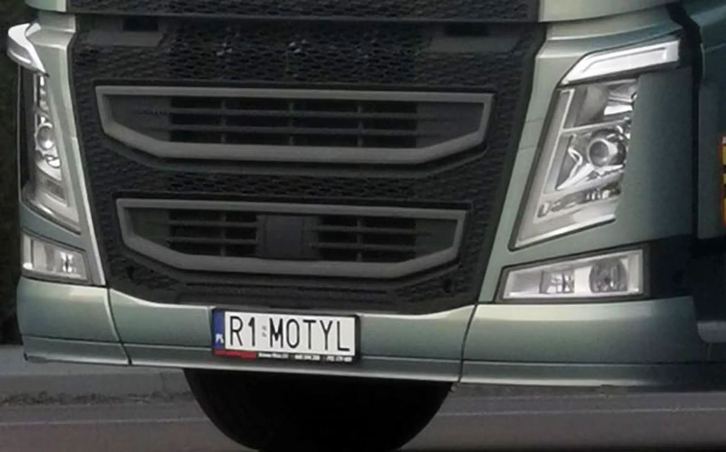 Fajny numer, blacha R1 MOTYL