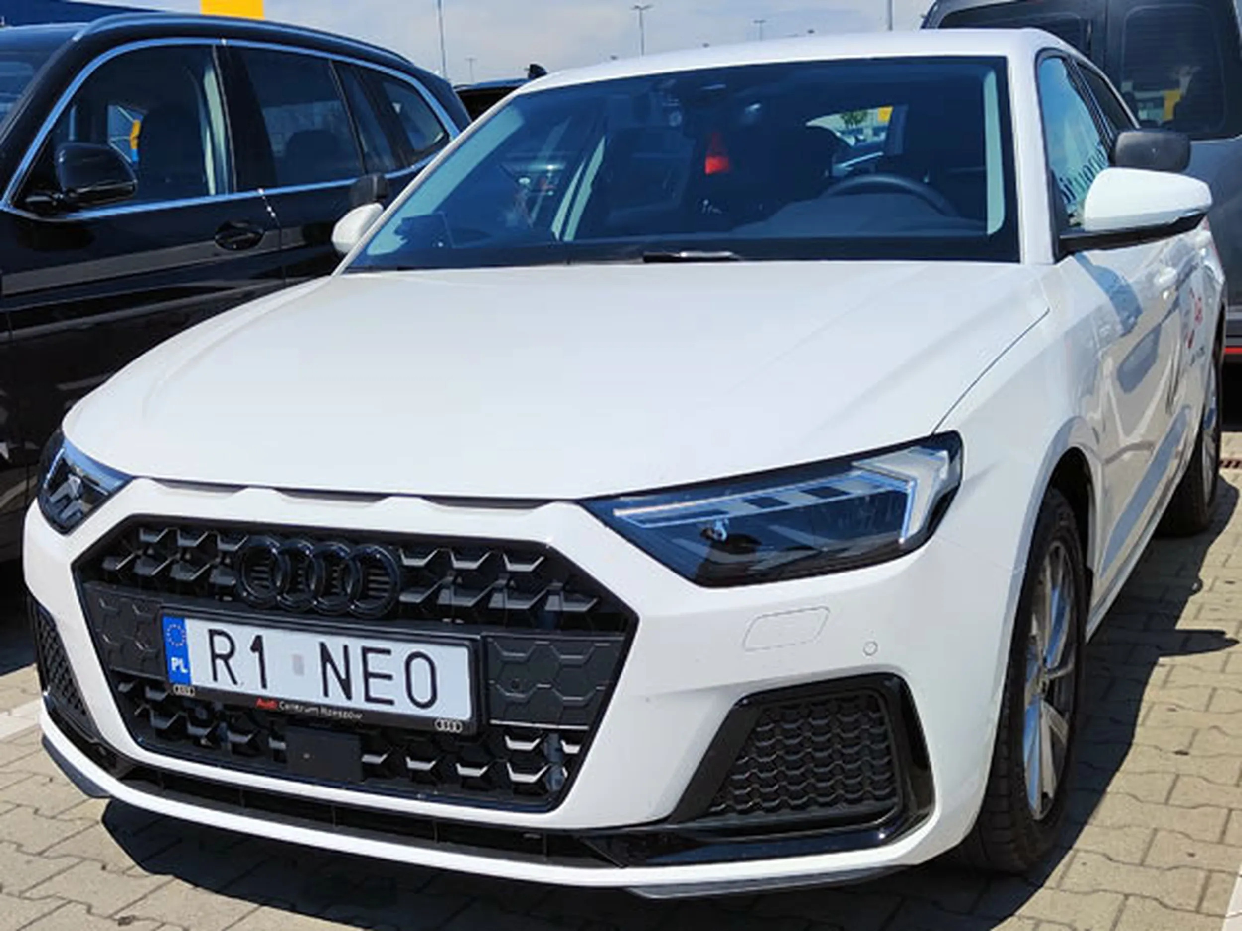 Fajny numer, blacha R1 NEO