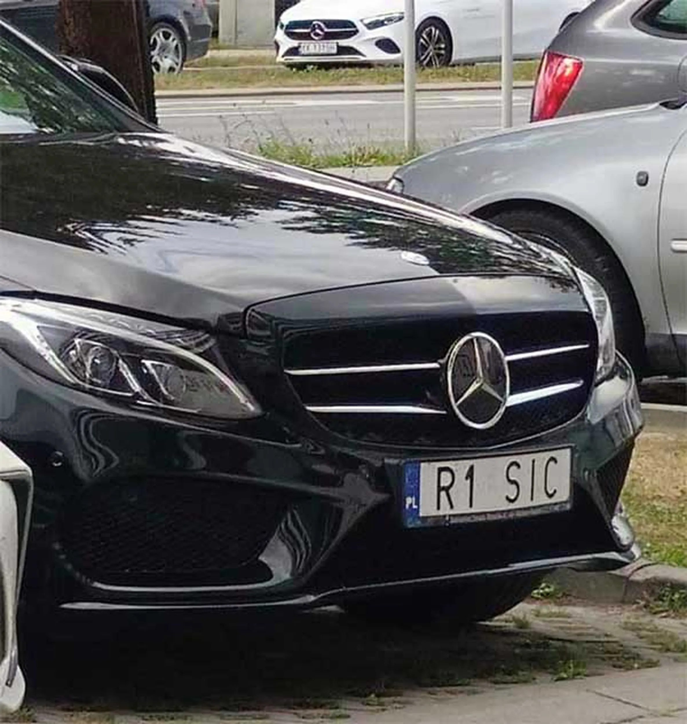 Fajny numer, blacha R1 SIC