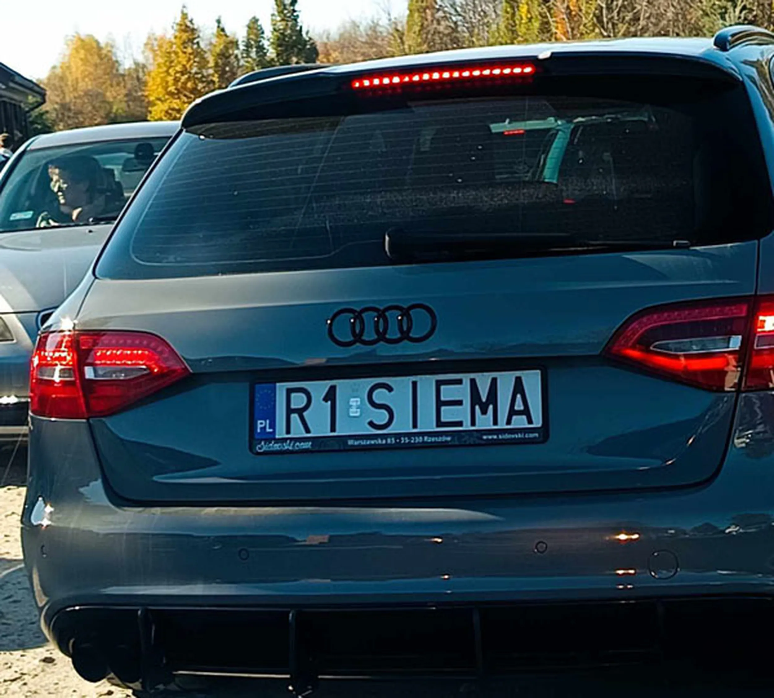 Fajny numer, blacha R1 SIEMA