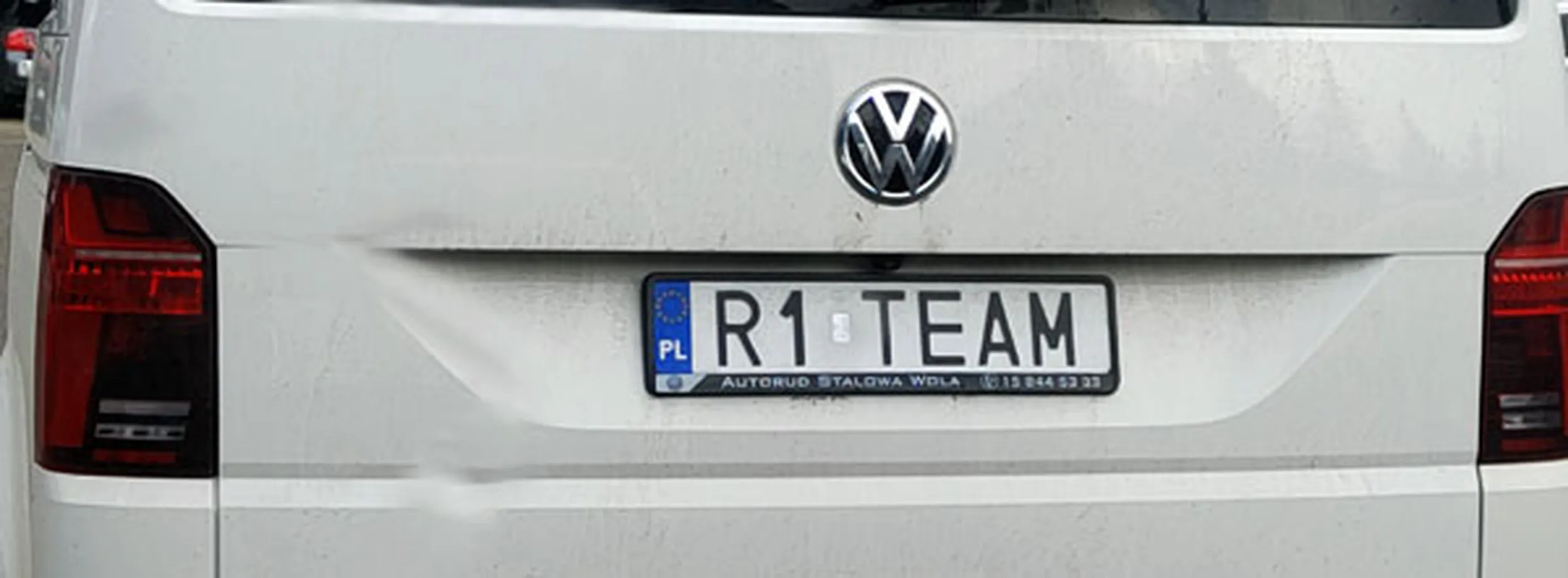 Fajny numer, blacha R1 TEAM