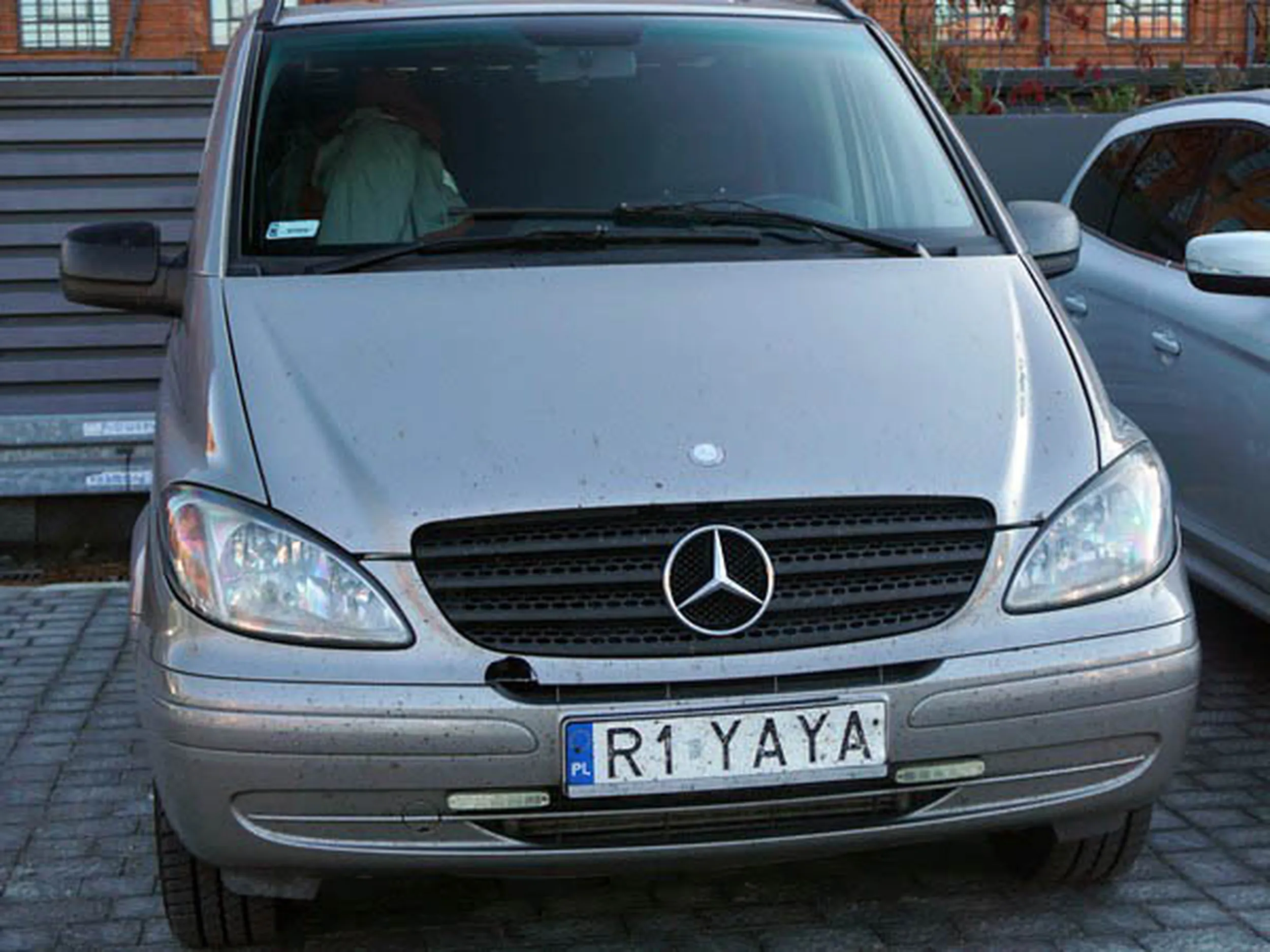 Fajny numer, blacha R1 YAYA