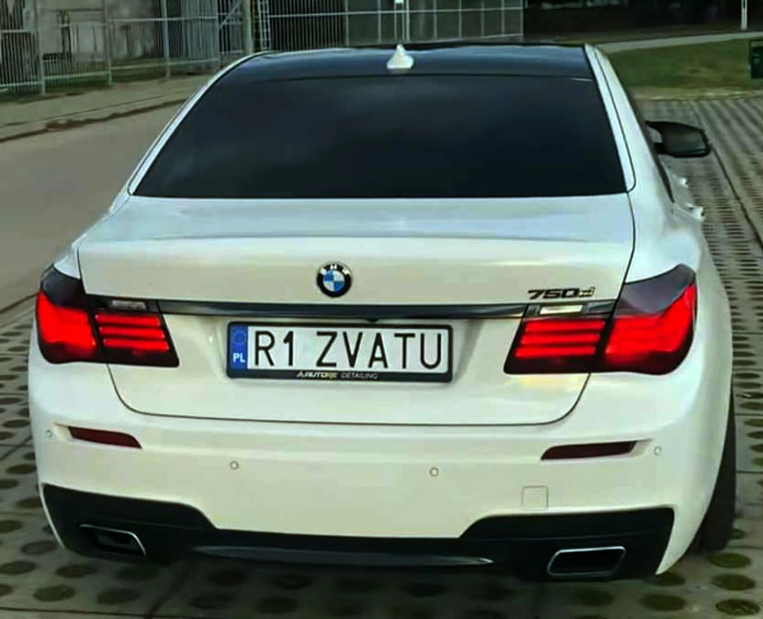 Fajny numer, blacha R1 ZVATU