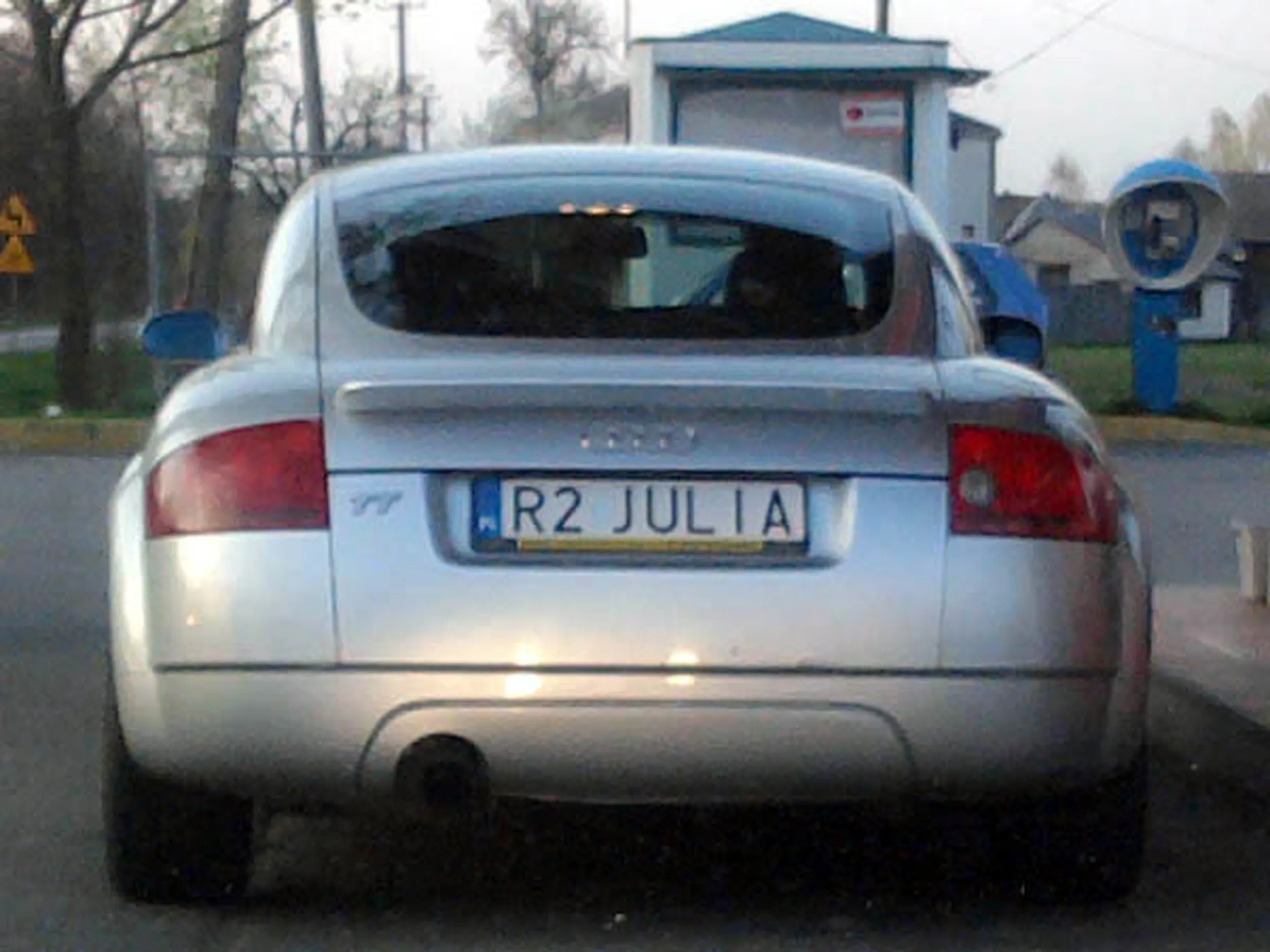 Fajny numer, blacha R2 JULIA