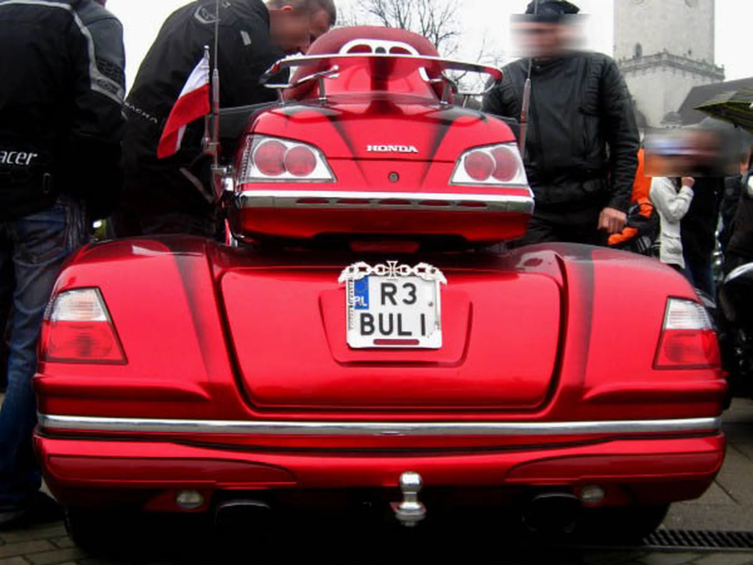 Fajny numer, blacha R3 BULI