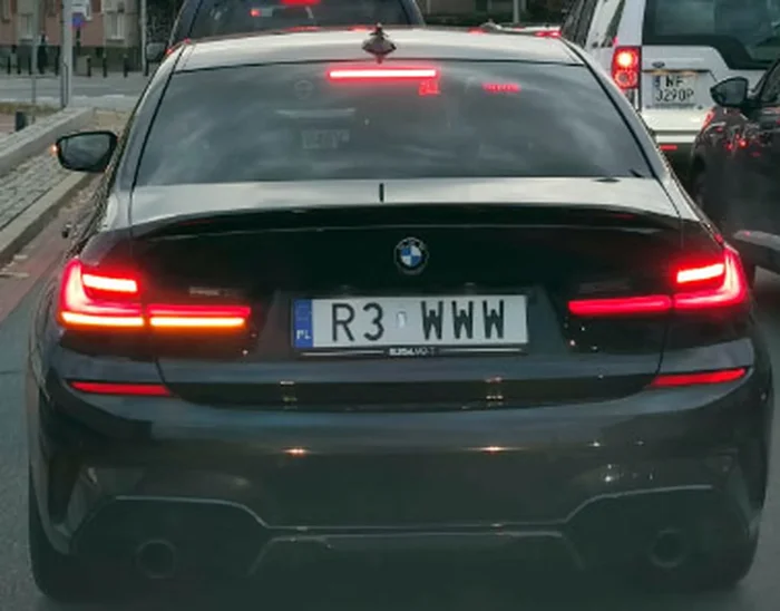 Fajny numer, blacha R3 WWW