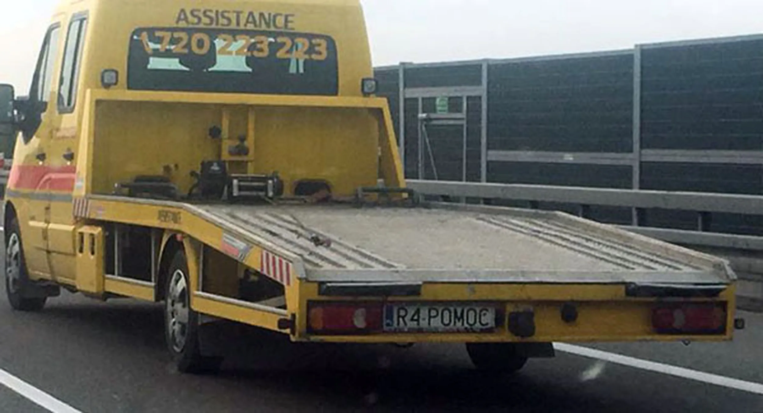 Fajny numer, blacha R4 POMOC