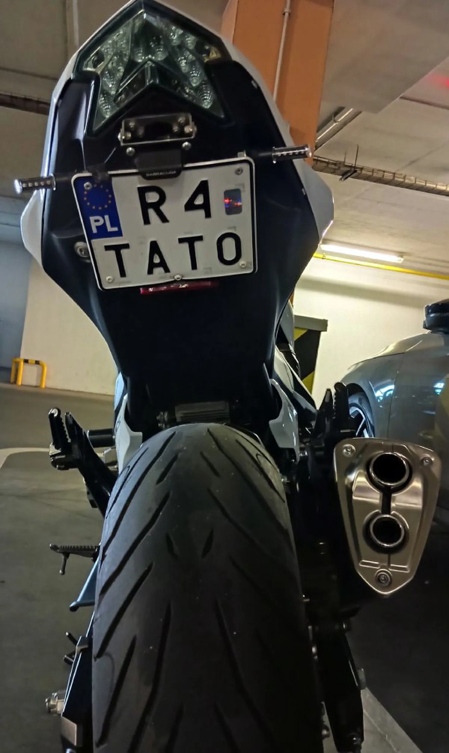 Fajny numer, blacha R4 TATO