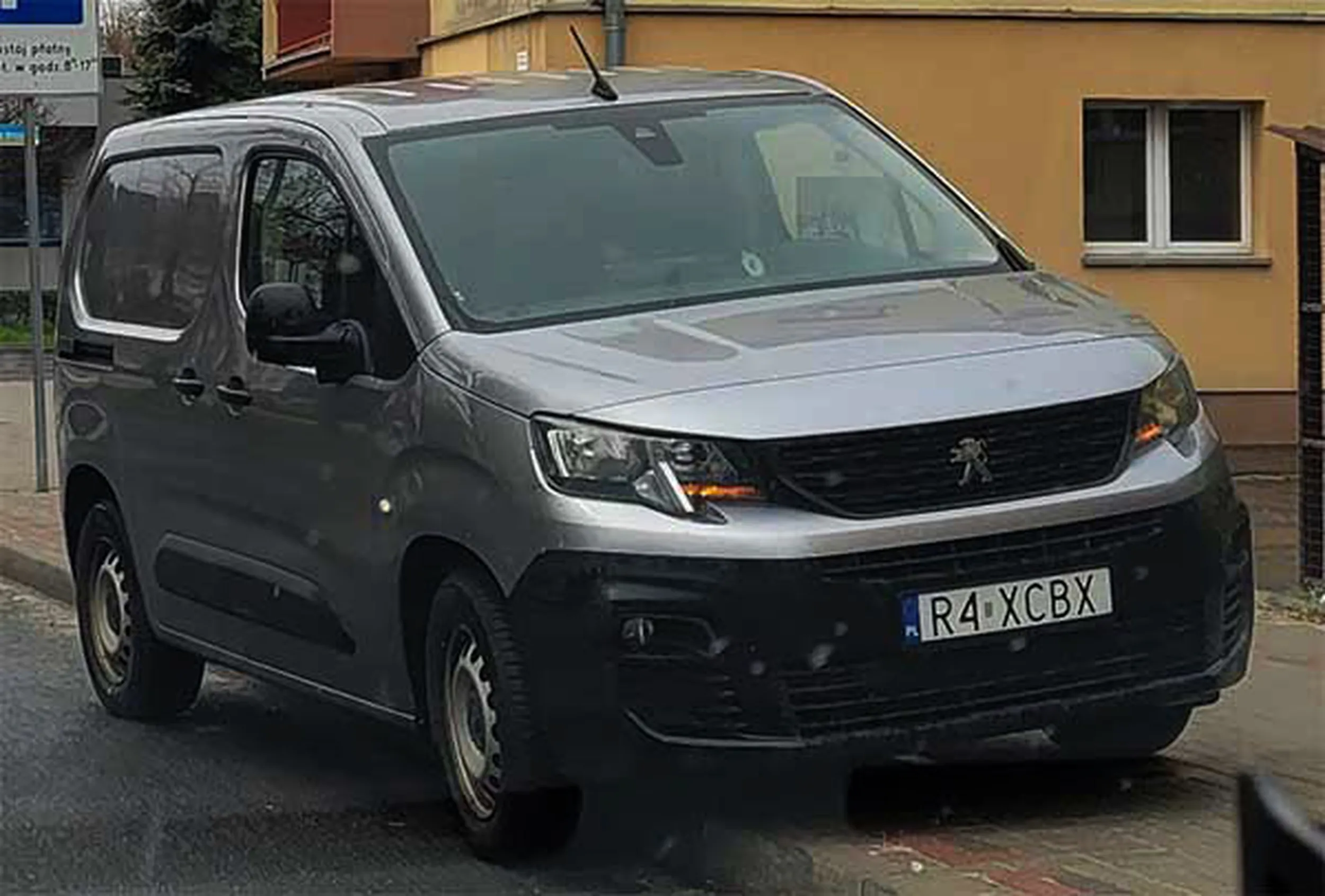 Fajny numer, blacha R4 XCBX