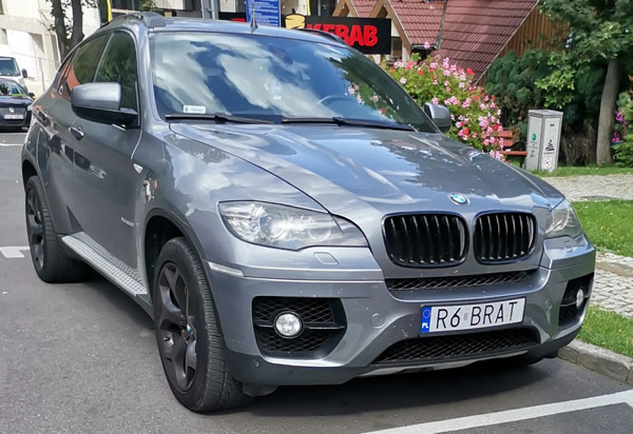 Fajny numer, blacha R6 BRAT