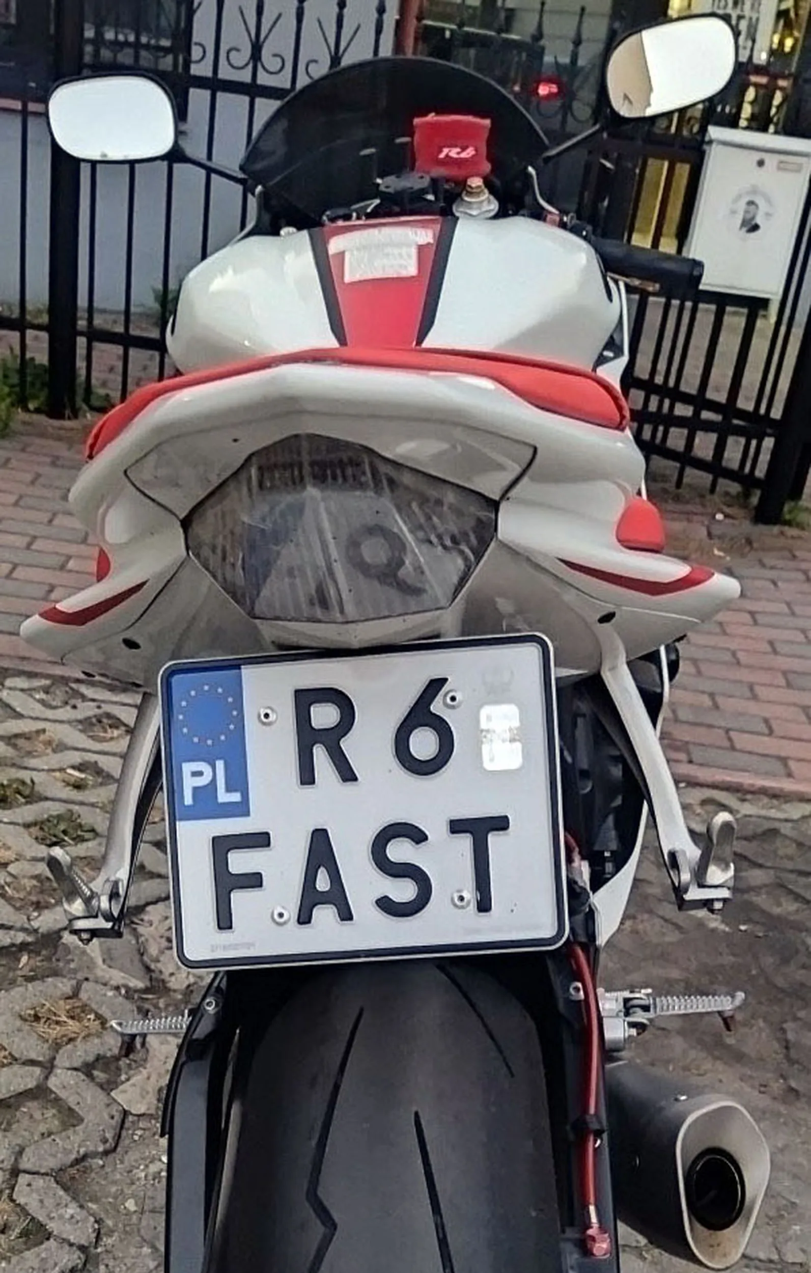 Fajny numer, blacha R6 FAST