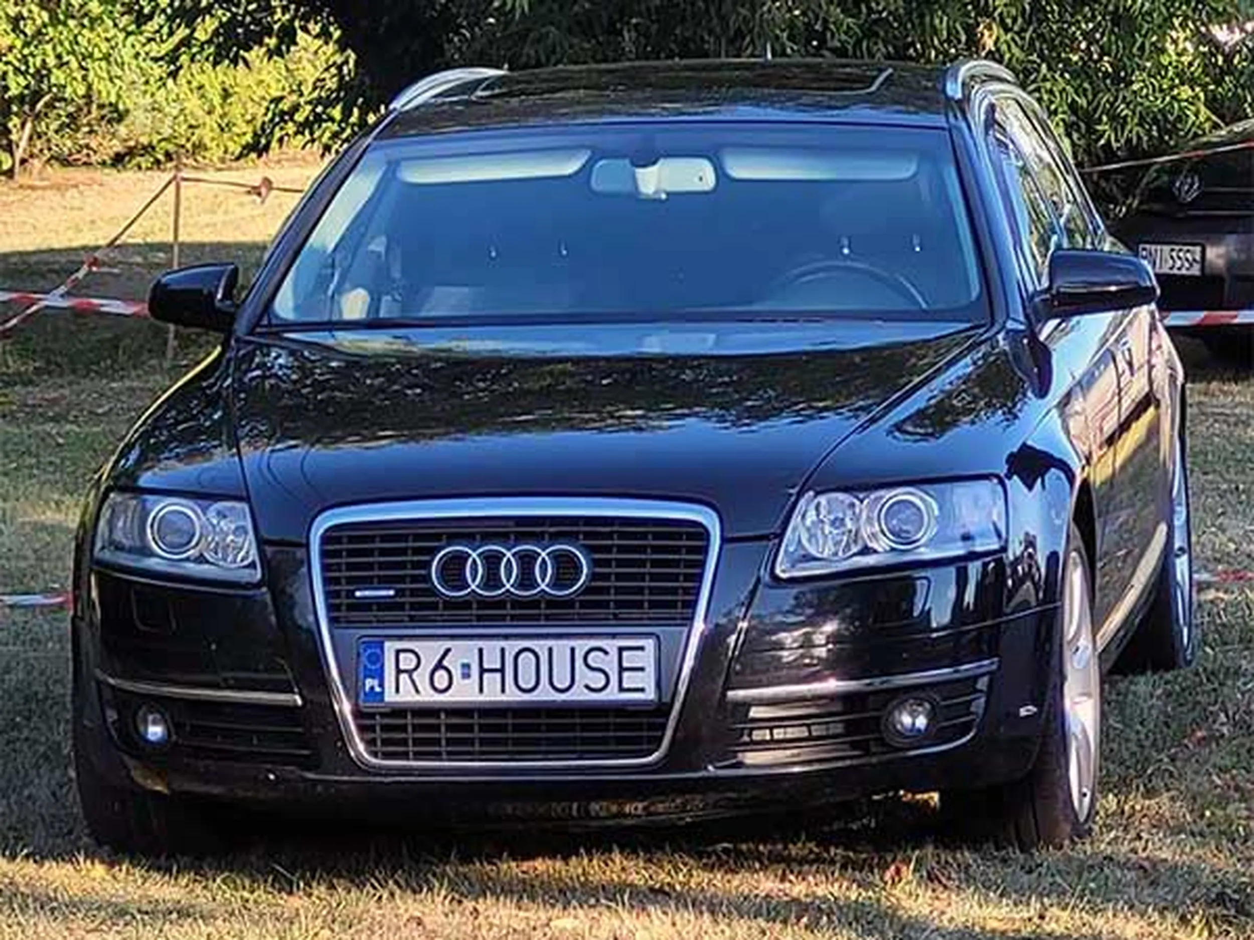 Fajny numer, blacha R6 HOUSE