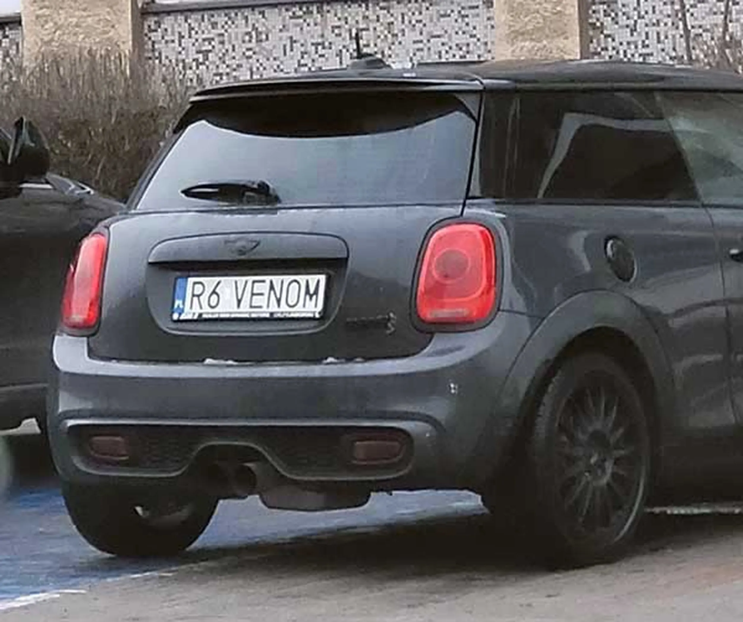 Fajny numer, blacha R6 VENOM