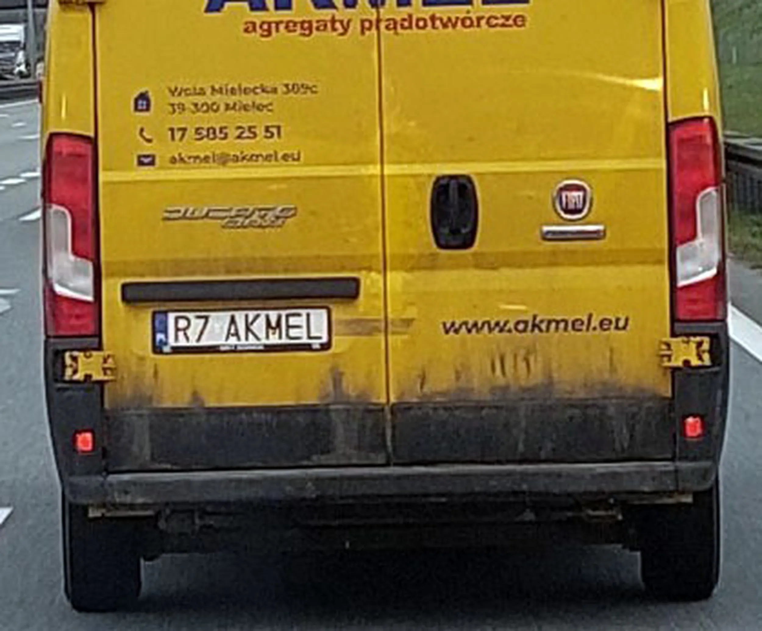 Fajny numer, blacha R7 AKMEL