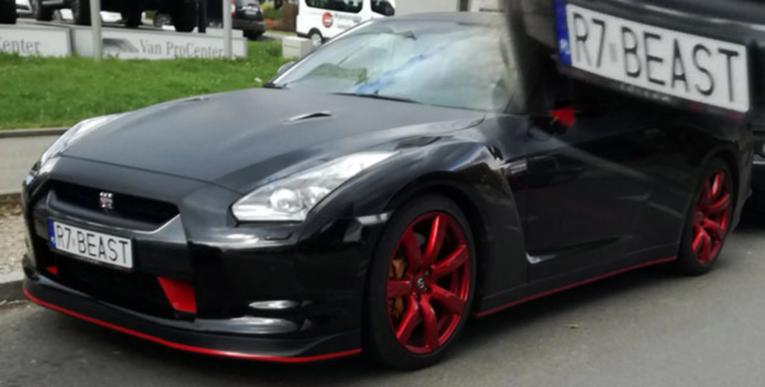 Fajny numer, blacha R7 BEAST