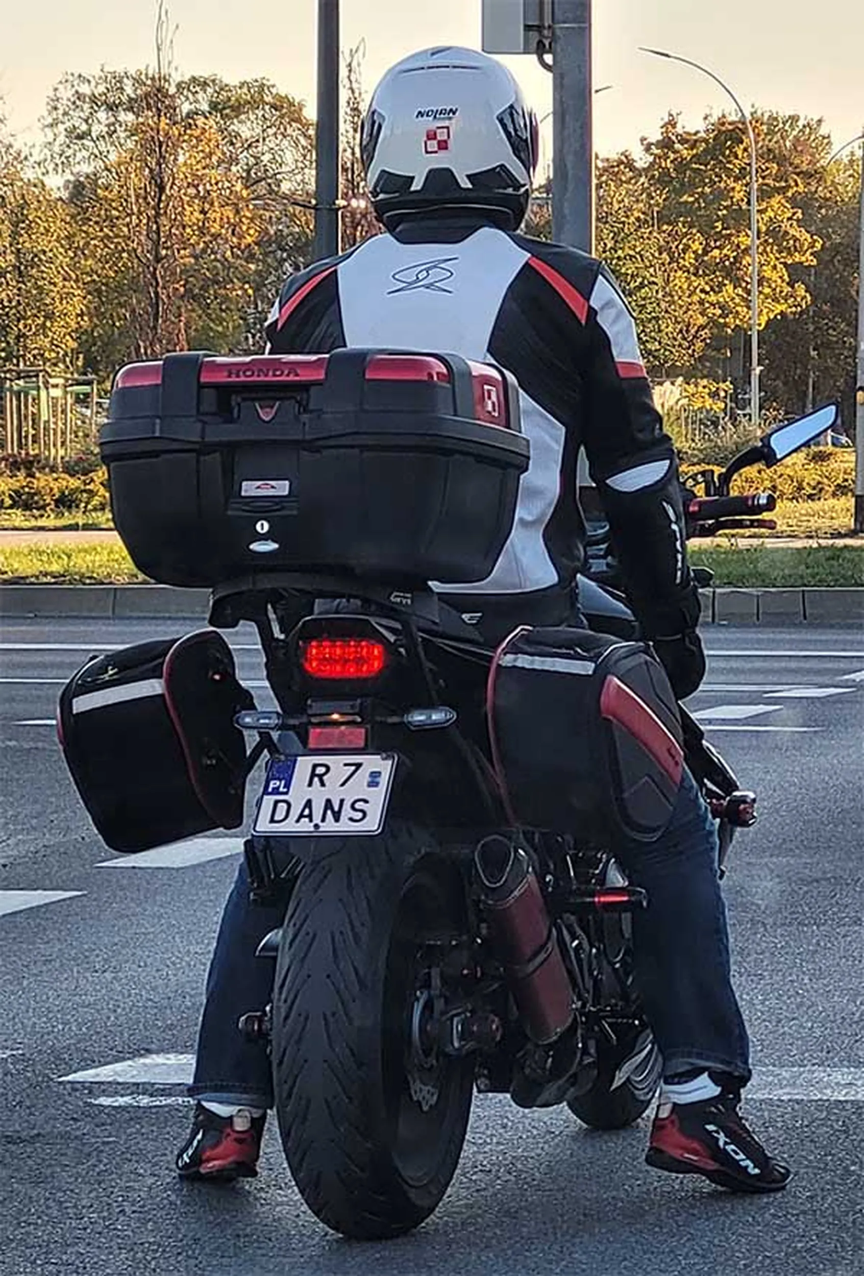 Fajny numer, blacha R7 DANS