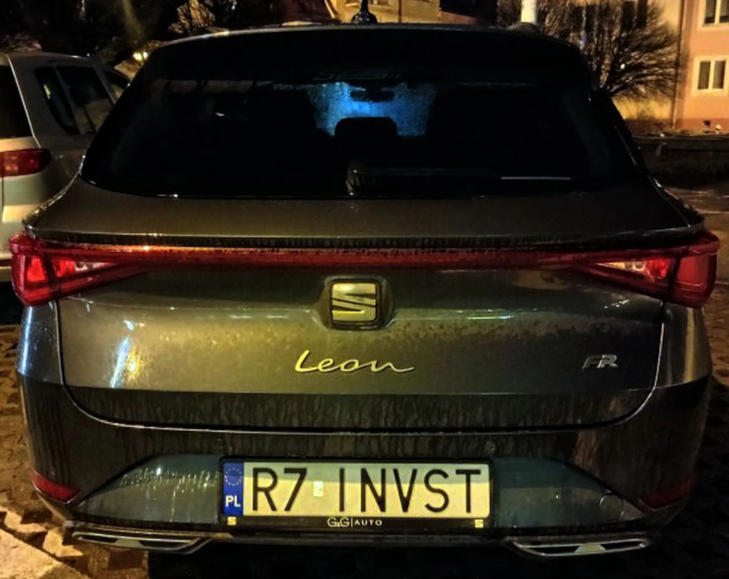 Fajny numer, blacha R7 INVST