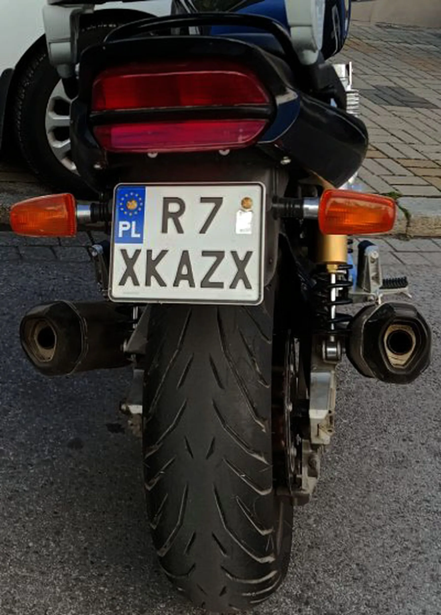 Fajny numer, blacha R7 XKAZX