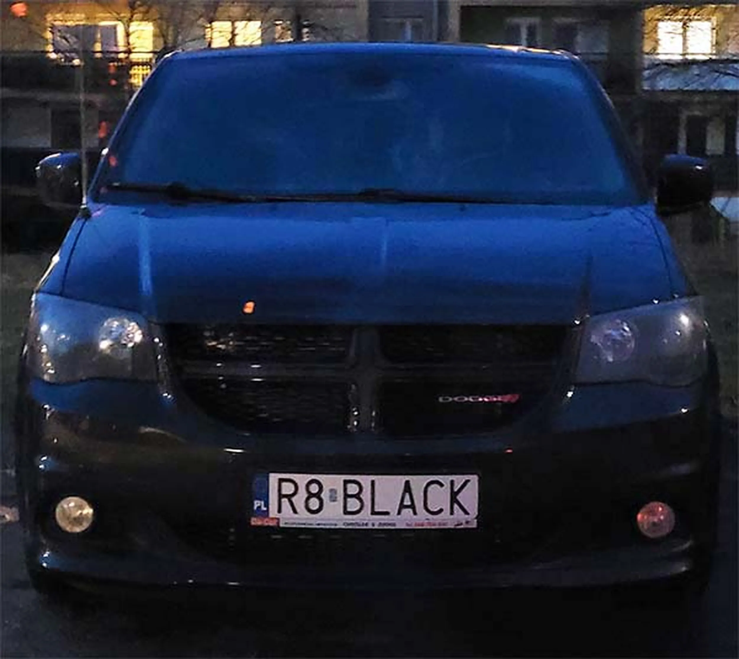Fajny numer, blacha R8 BLACK
