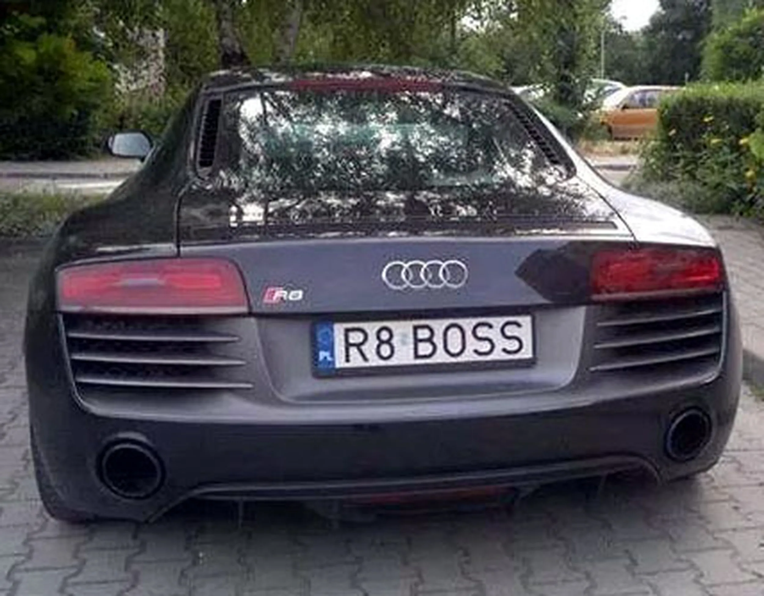 Fajny numer, blacha R8 BOSS