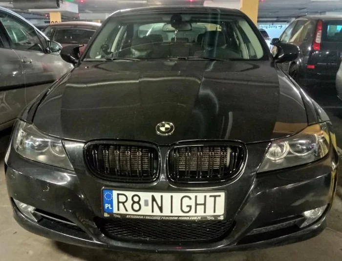 Fajny numer, blacha R8 NIGHT