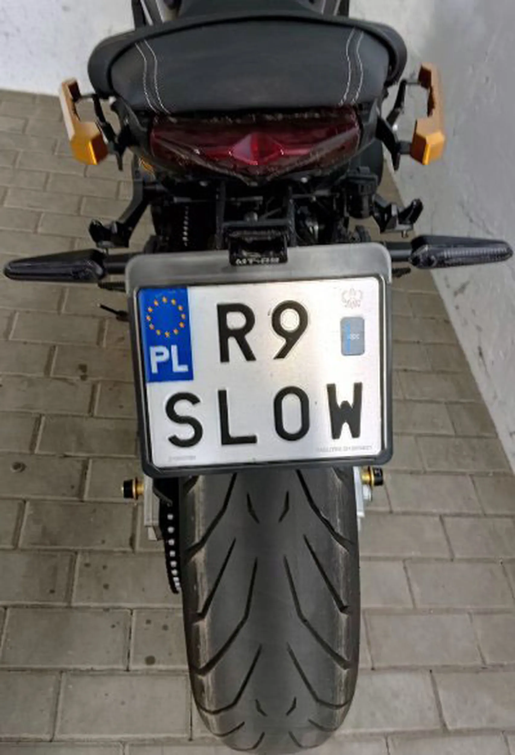 Fajny numer, blacha R9 SLOW