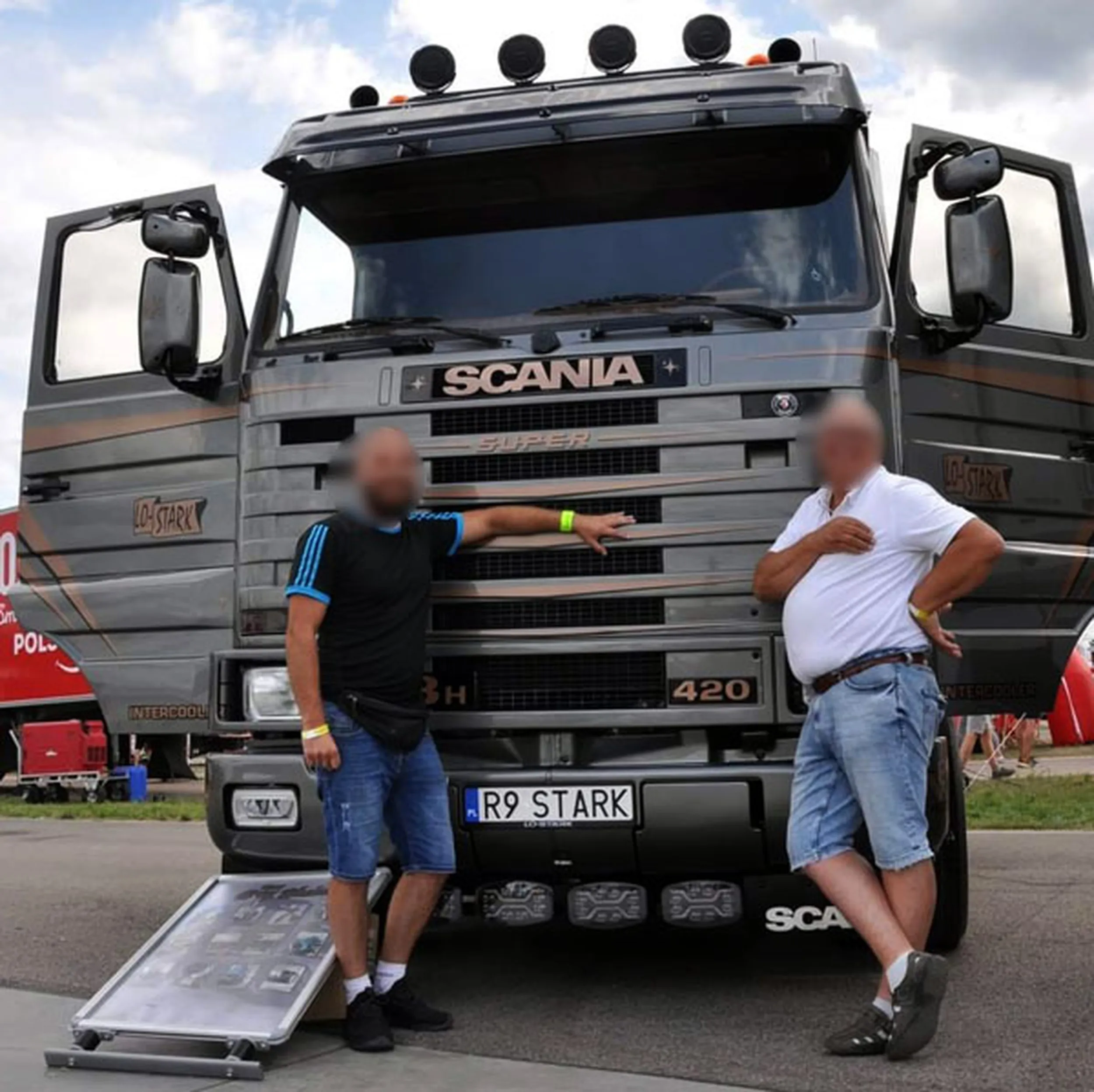 Fajny numer, blacha R9 STARK