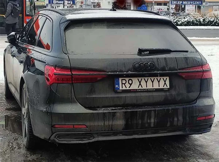 Fajny numer, blacha R9 XYYYX