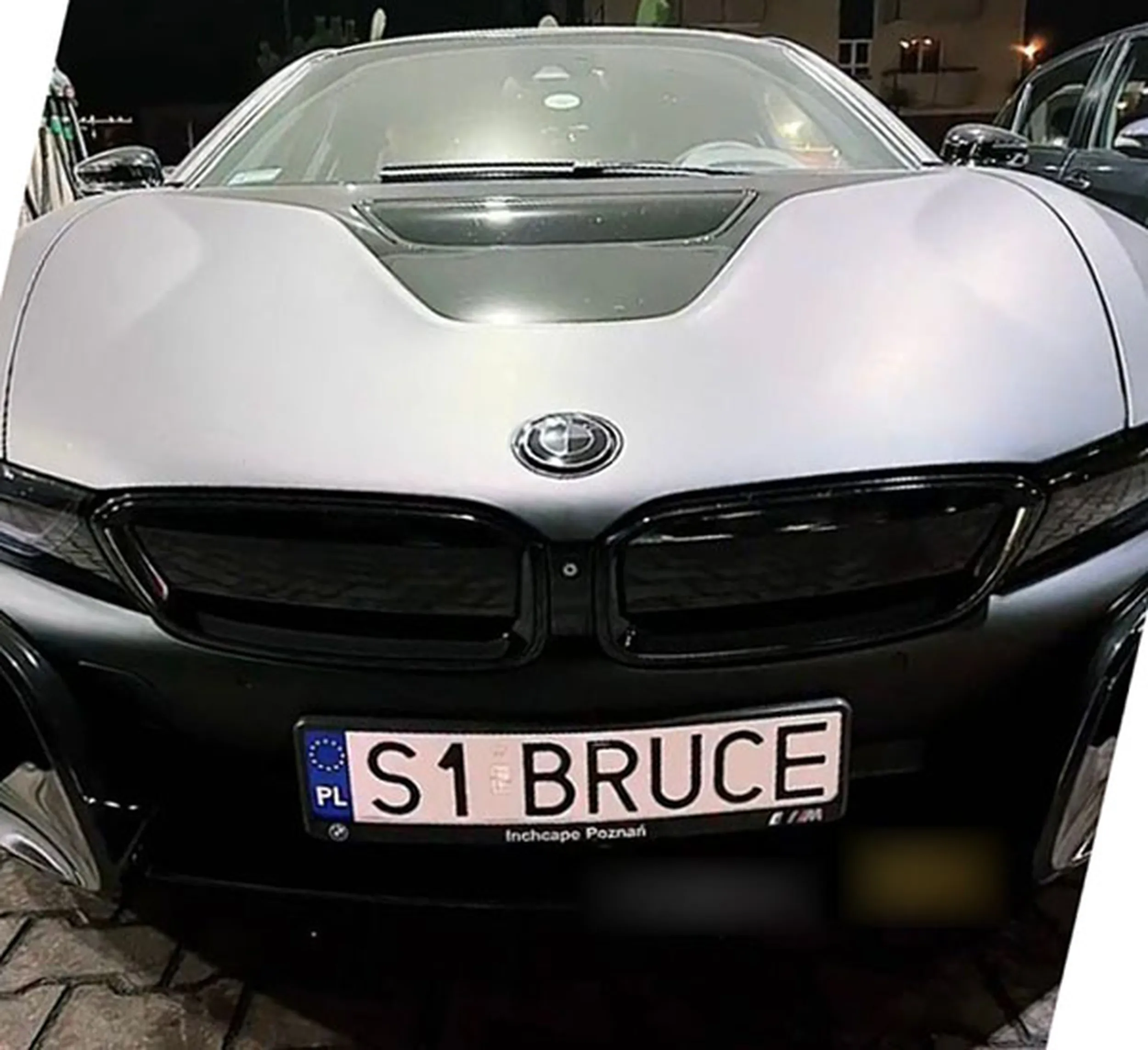 Fajny numer, blacha S1 BRUCE