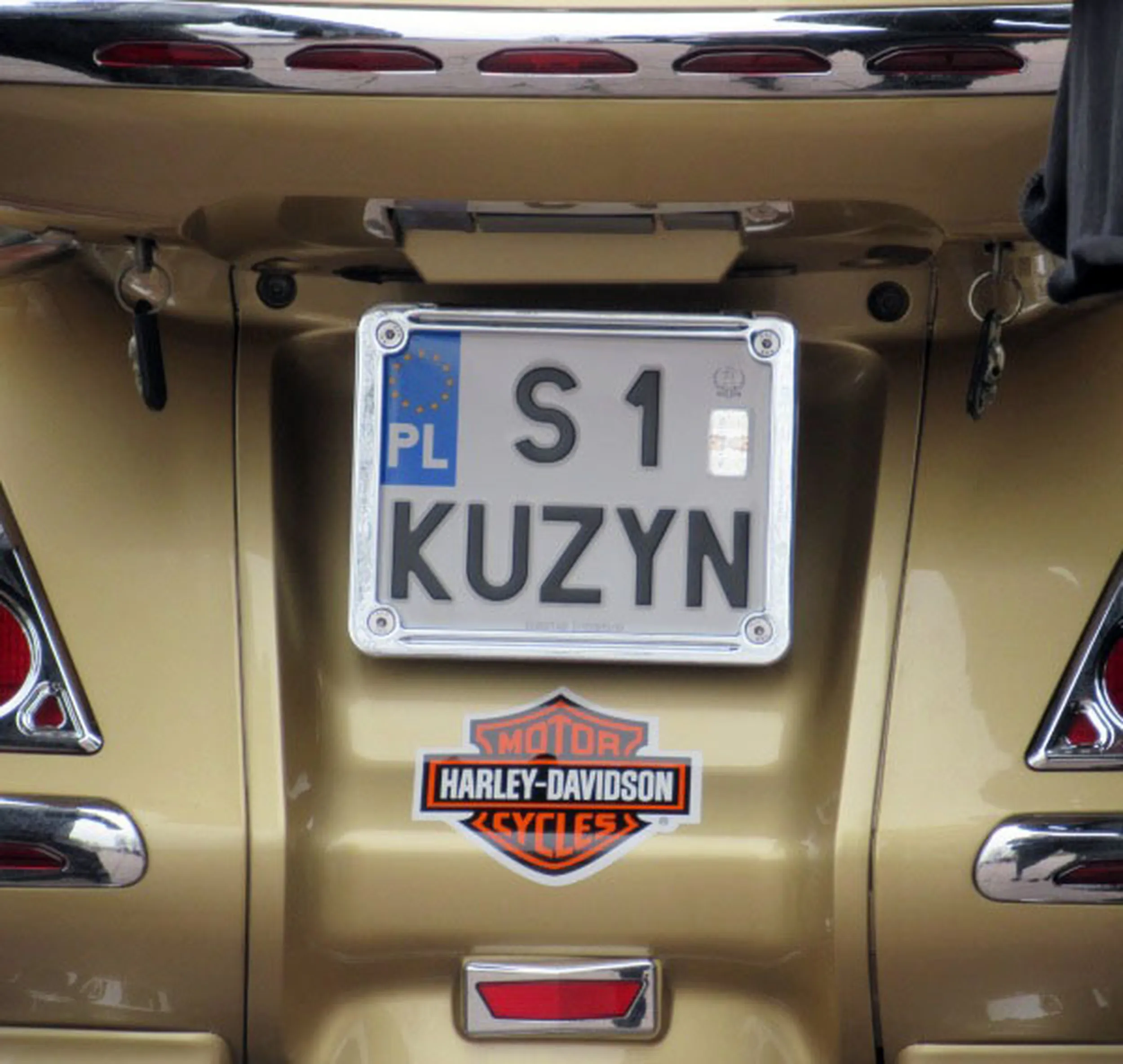 Fajny numer, blacha S1 KUZYN