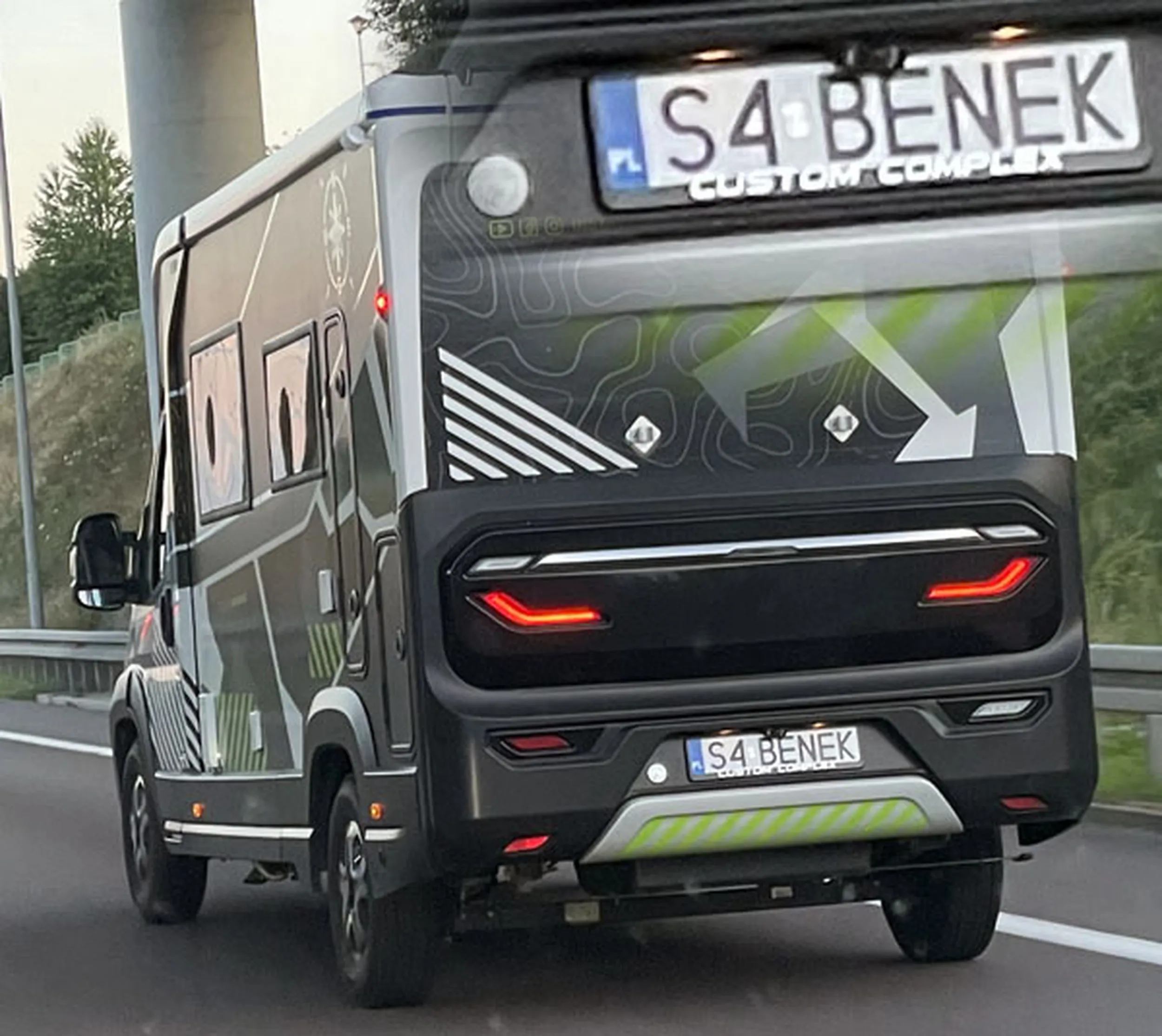 Fajny numer, blacha S4 BENEK