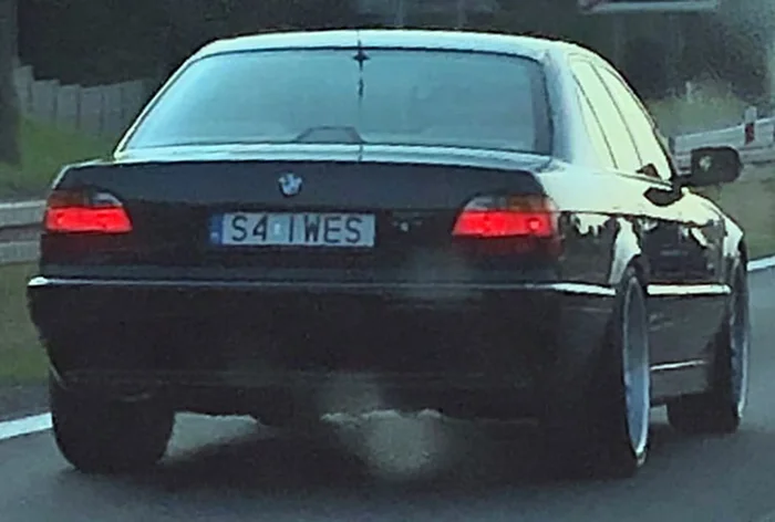 Fajny numer, blacha S4 IWES