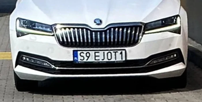 Fajny numer, blacha S9 EJOT1