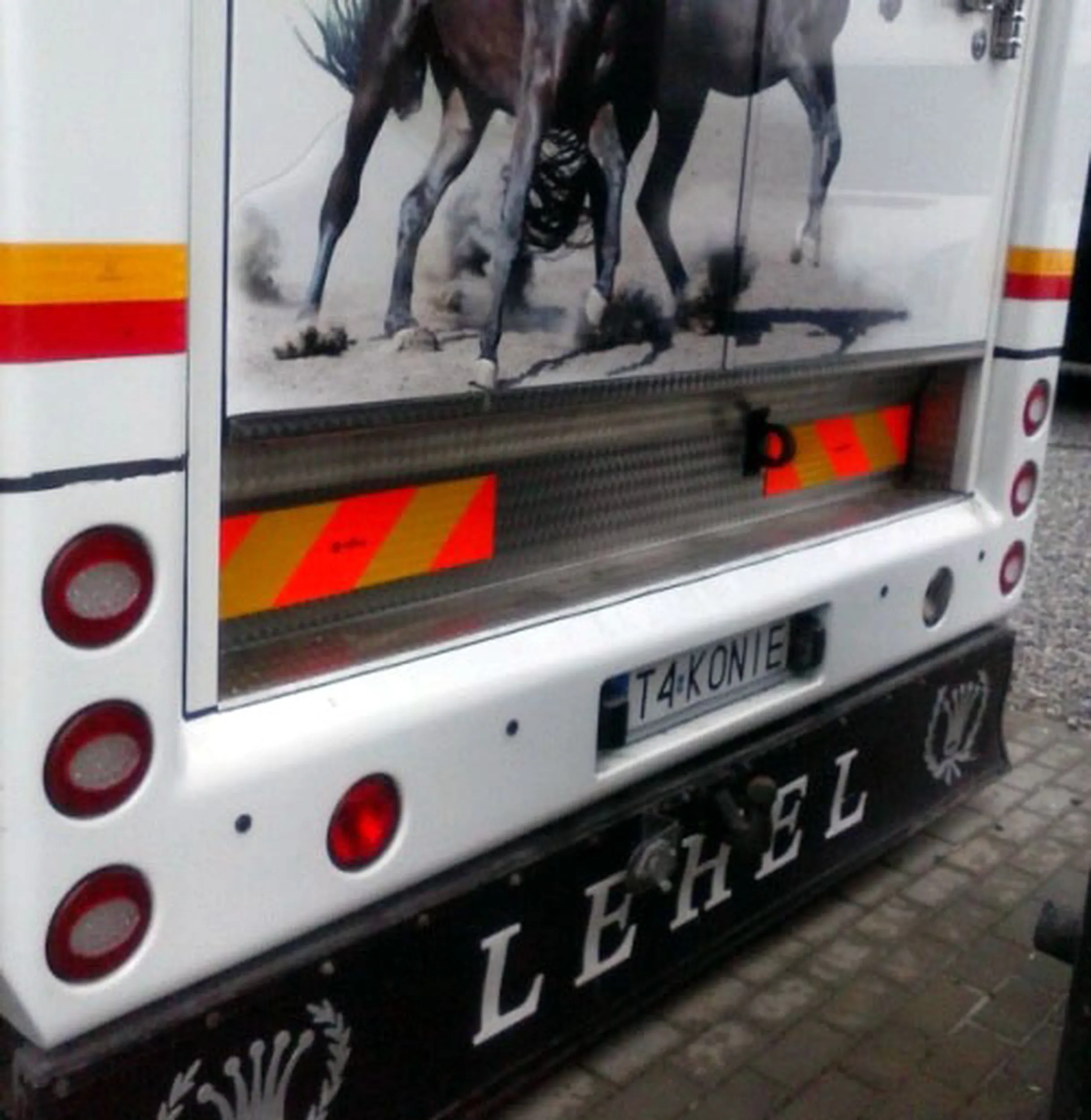 Fajny numer, blacha T4 KONIE