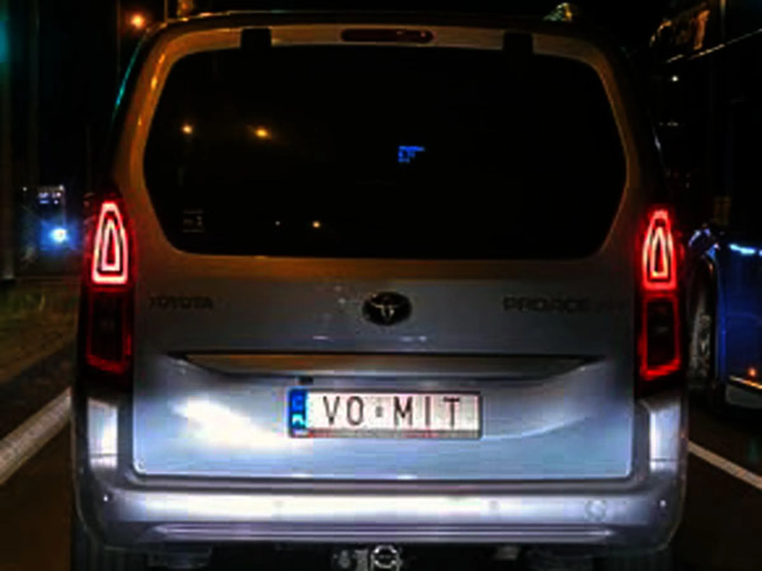 Fajny numer, blacha V0 MIT