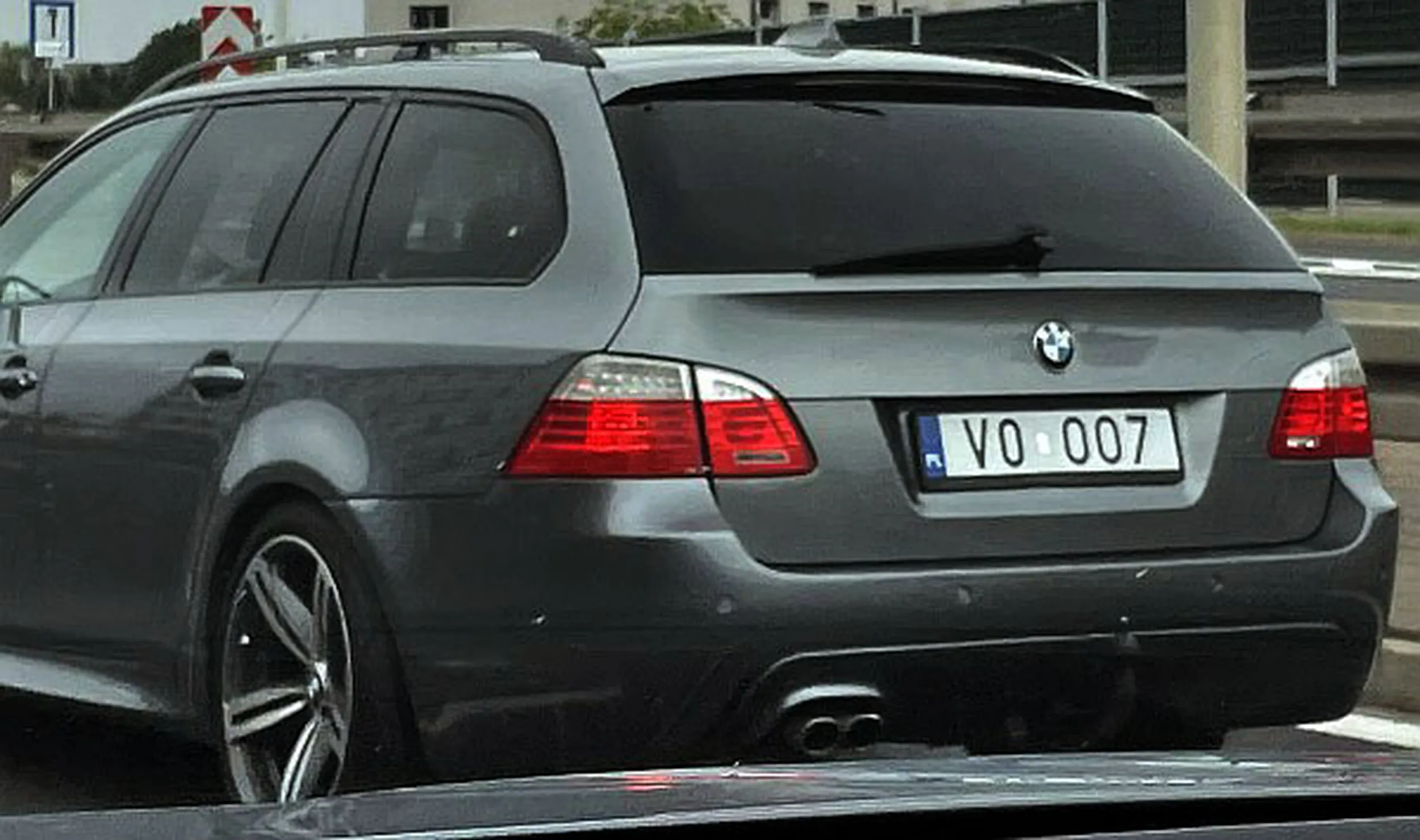 Fajny numer, blacha V0 OO7