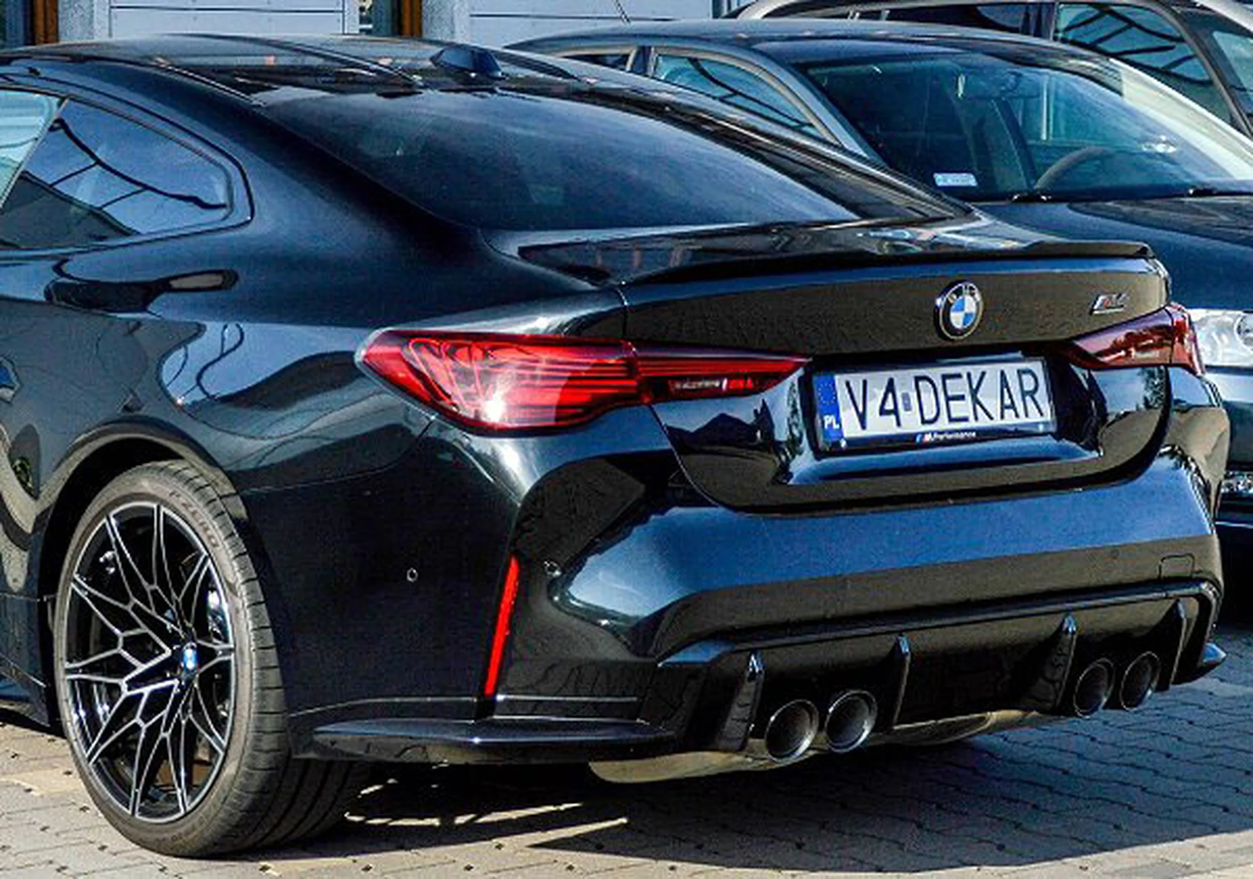 Fajny numer, blacha V4 DEKAR