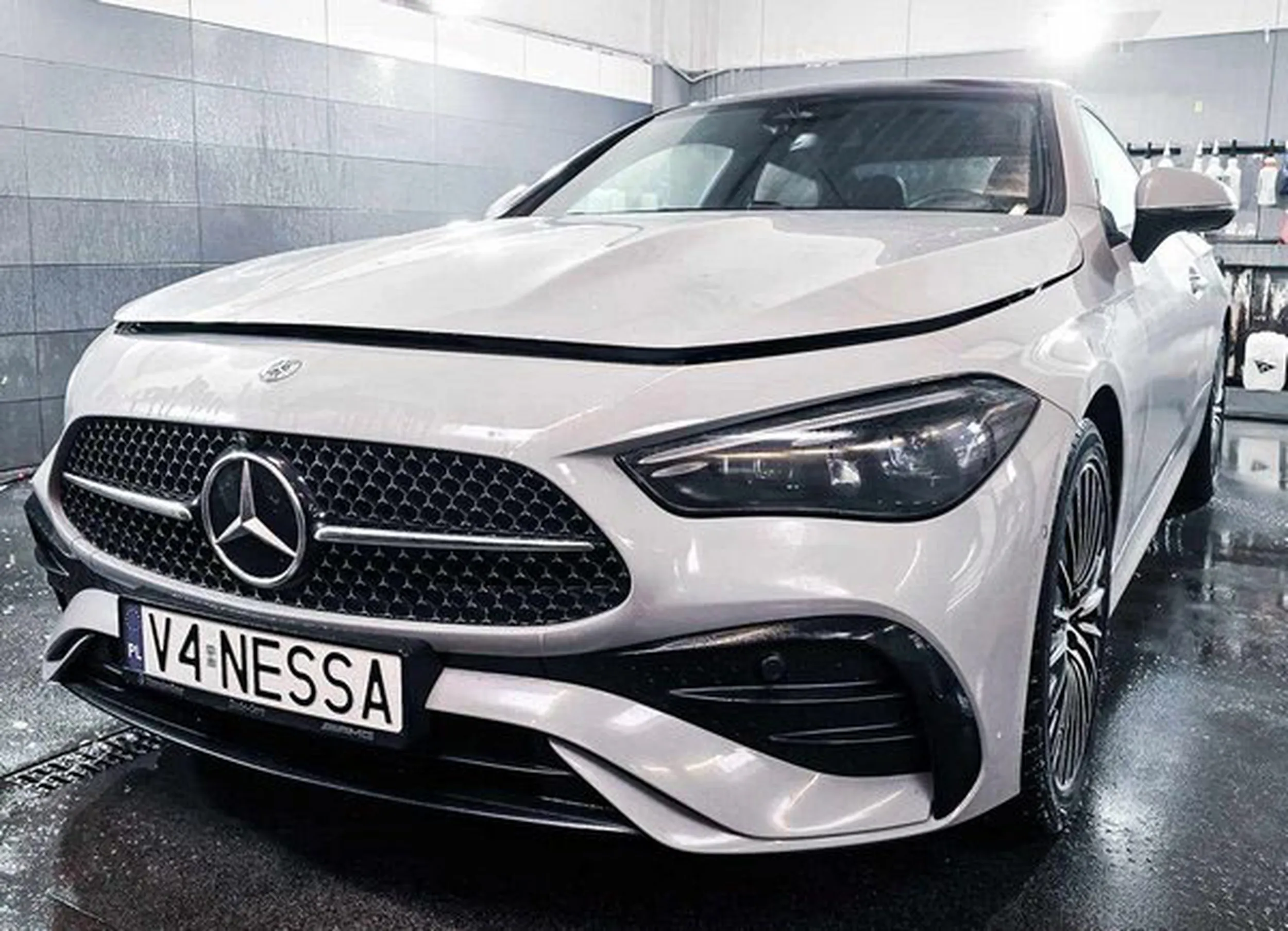 Fajny numer, blacha V4 NESSA