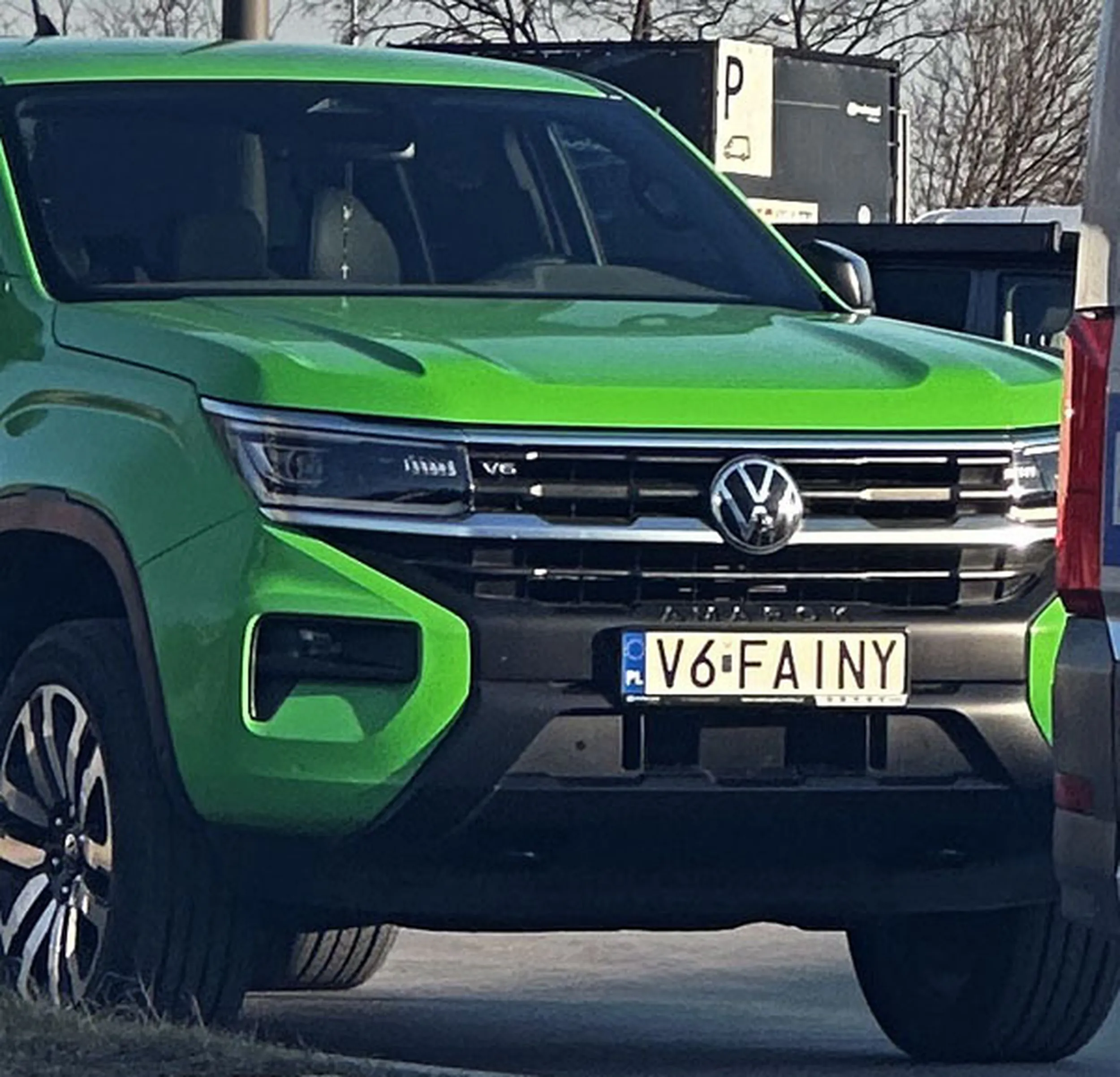 Fajny numer, blacha V6 FAINY