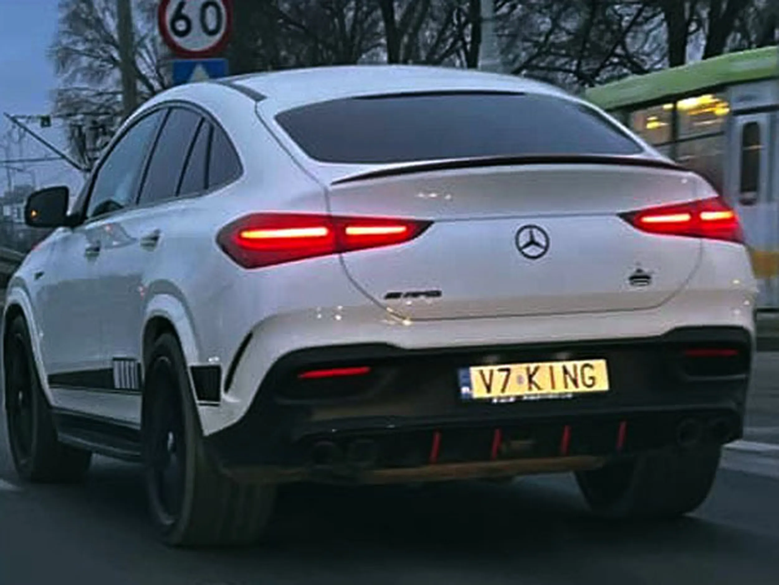 Fajny numer, blacha V7 KING